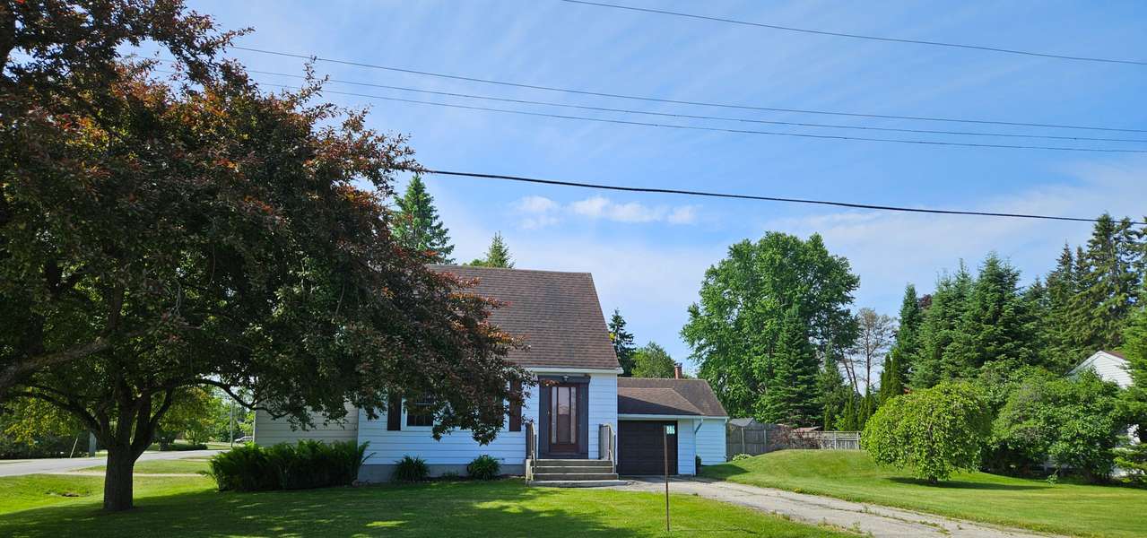 886 16th ST W, Georgian Bluffs, ON N4K 6V5