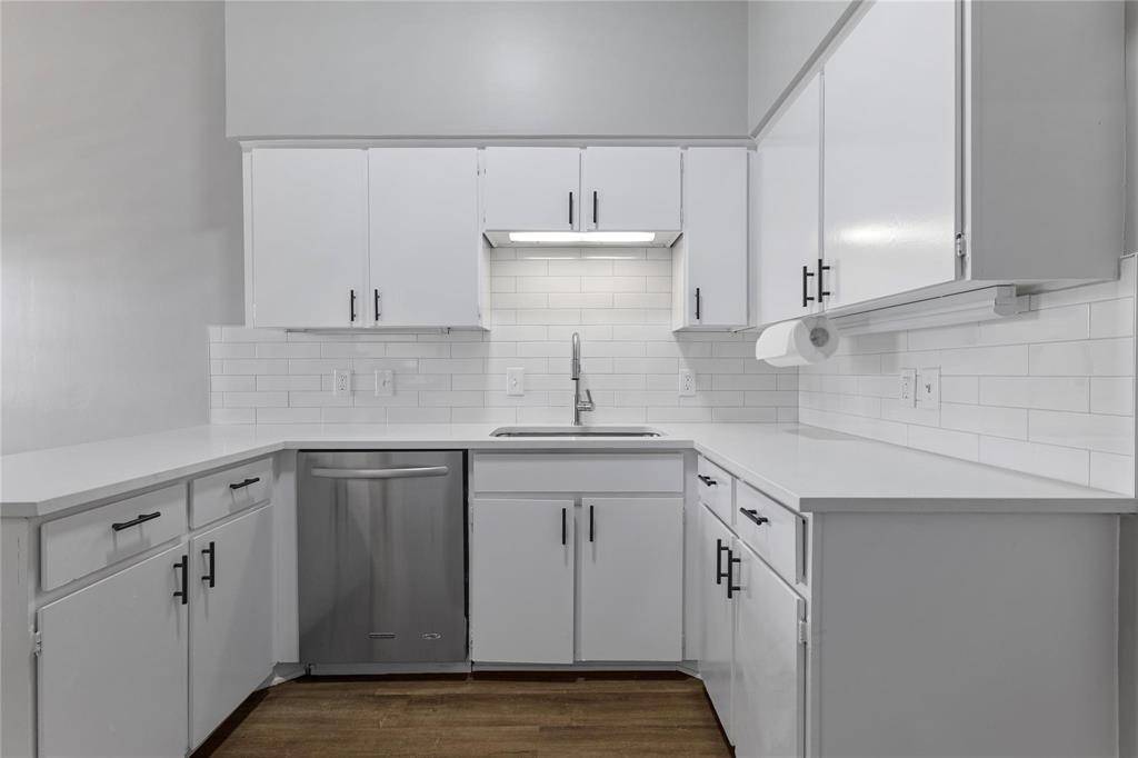 Dallas, TX 75230,10437 High Hollows Drive #219