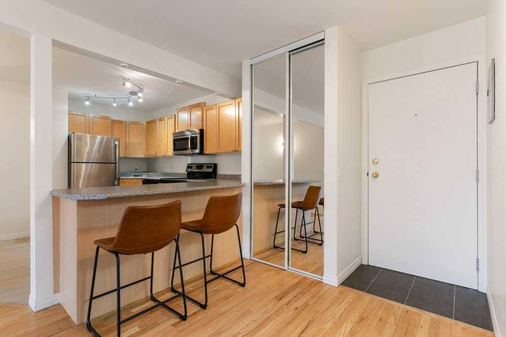 Calgary, AB T2S 0L1,210 25 AVE SW #10
