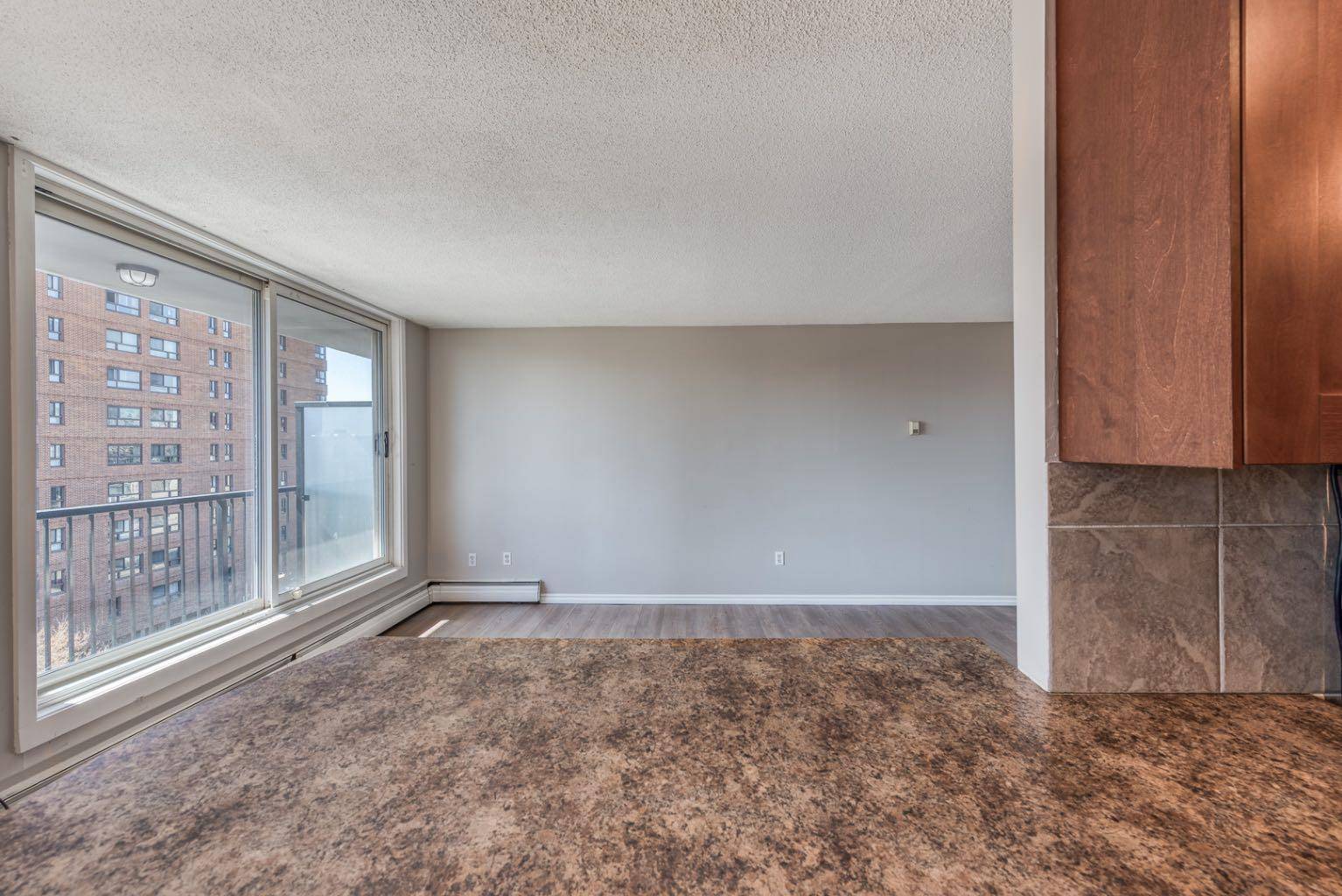 Calgary, AB T2R 0N9,1015 14 AVE Southwest #605