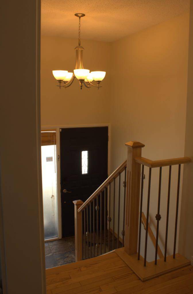 Calgary, AB T2K 4K4,1005 Hunterhaven RD NW