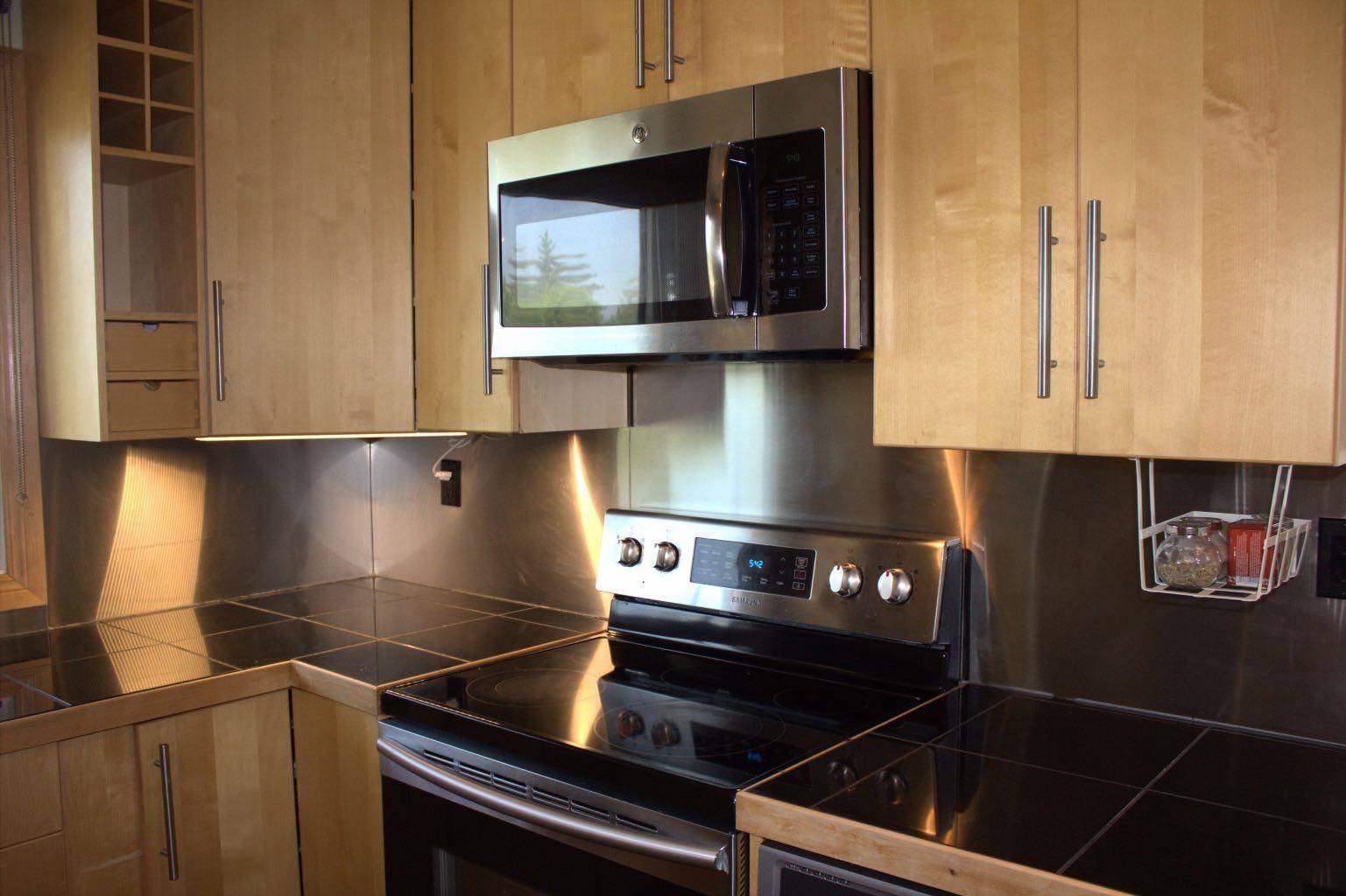 Calgary, AB T2K 4K4,1005 Hunterhaven RD NW