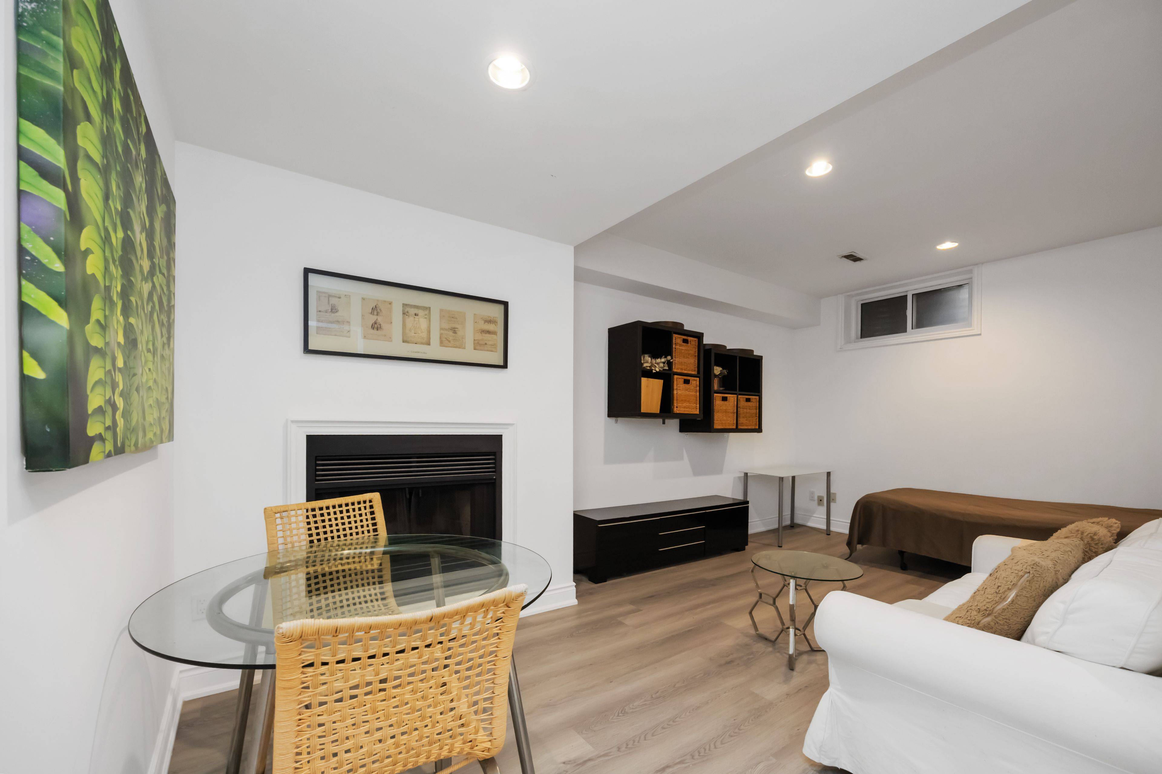 Toronto C10, ON M4S 1G8,199 DAVISVILLE AVE AVE S #BSMT