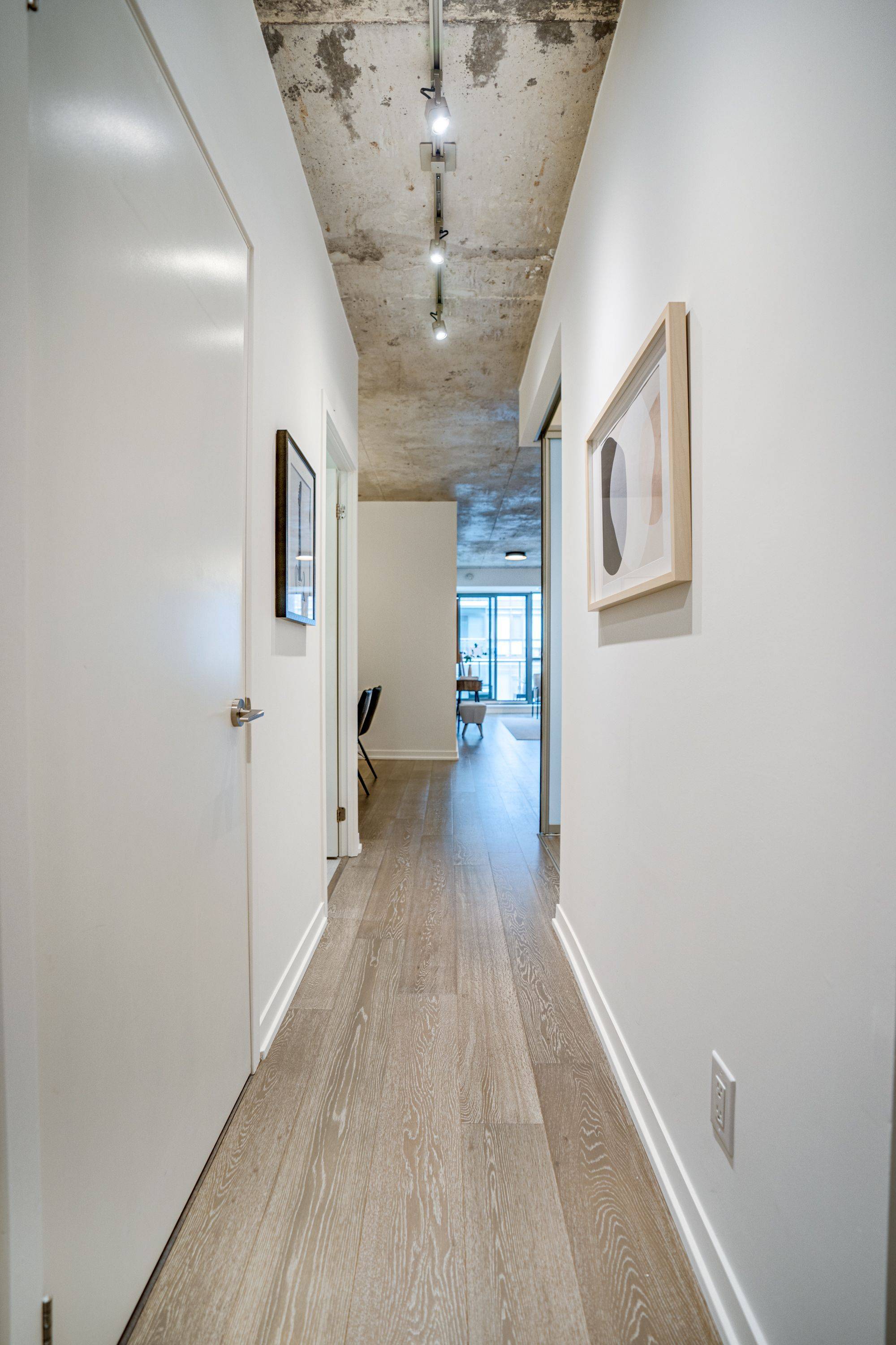 Toronto C01, ON M6J 0B3,8 Gladstone AVE #403