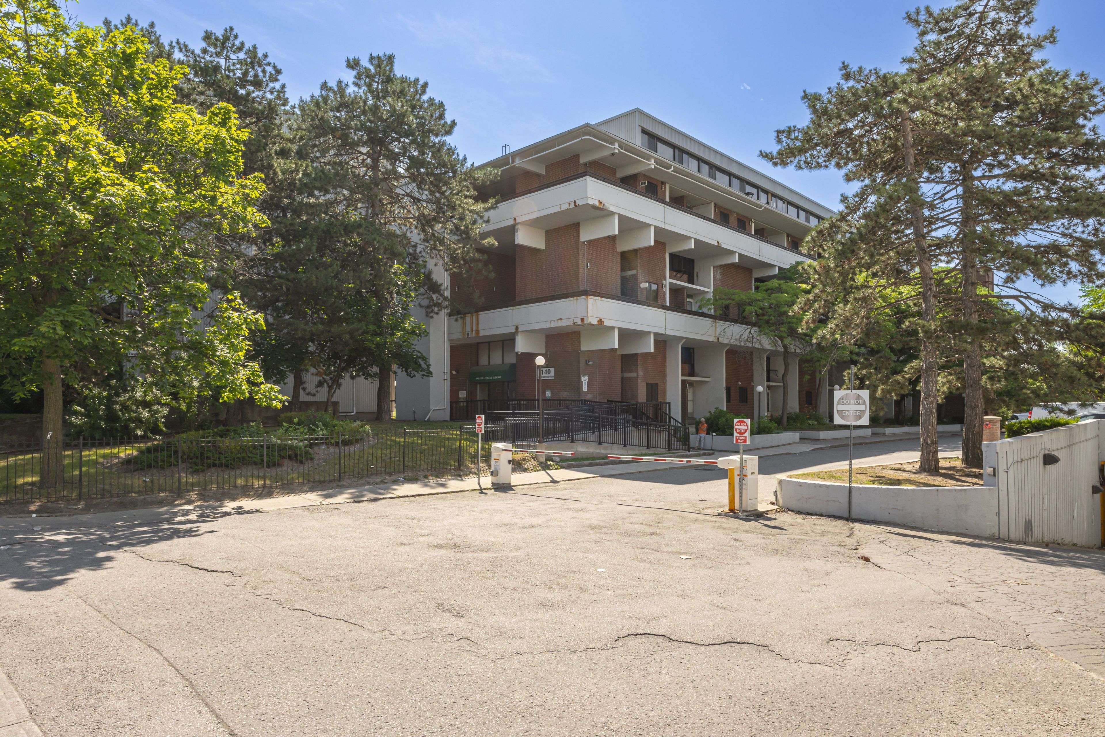 140 Leeward Glenway #214, Toronto C11, ON M3C 2Y9
