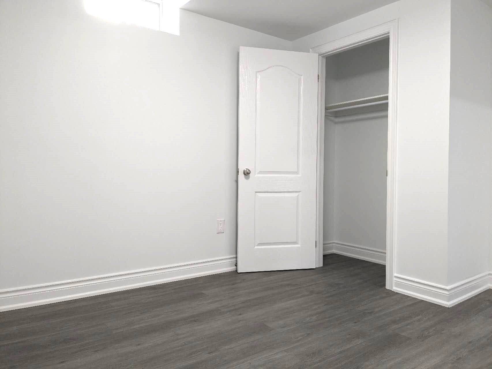 Whitby, ON L1R 1T8,11 Meadowglen DR