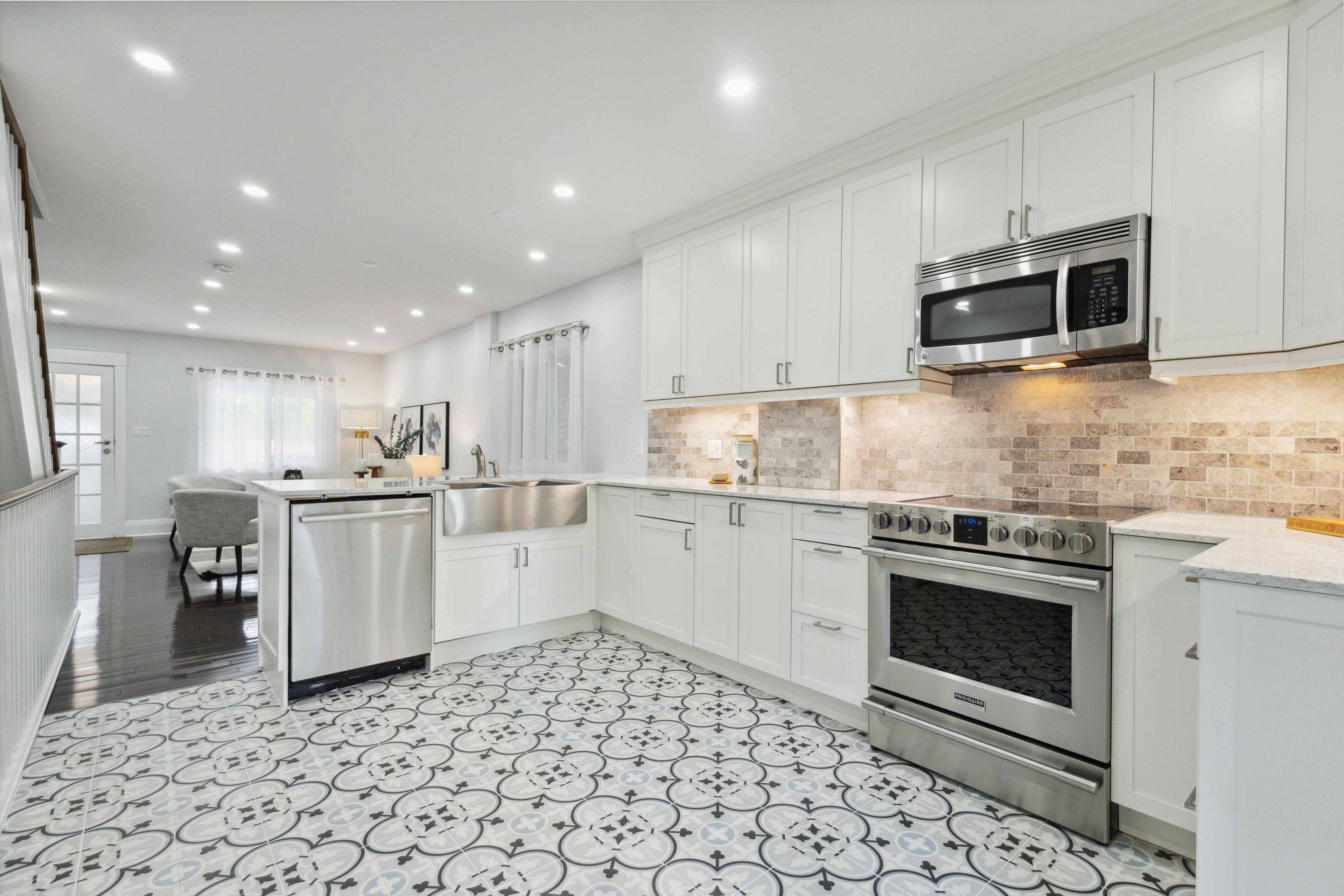 368 Coxwell AVE, Toronto E01, ON M4L 3B7