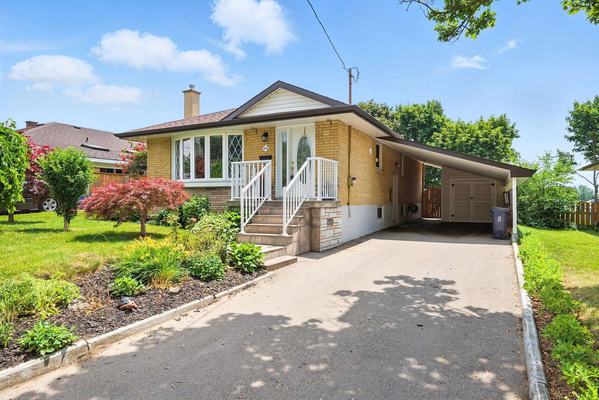 703 Newman CRES, Whitby, ON L1N 1M7