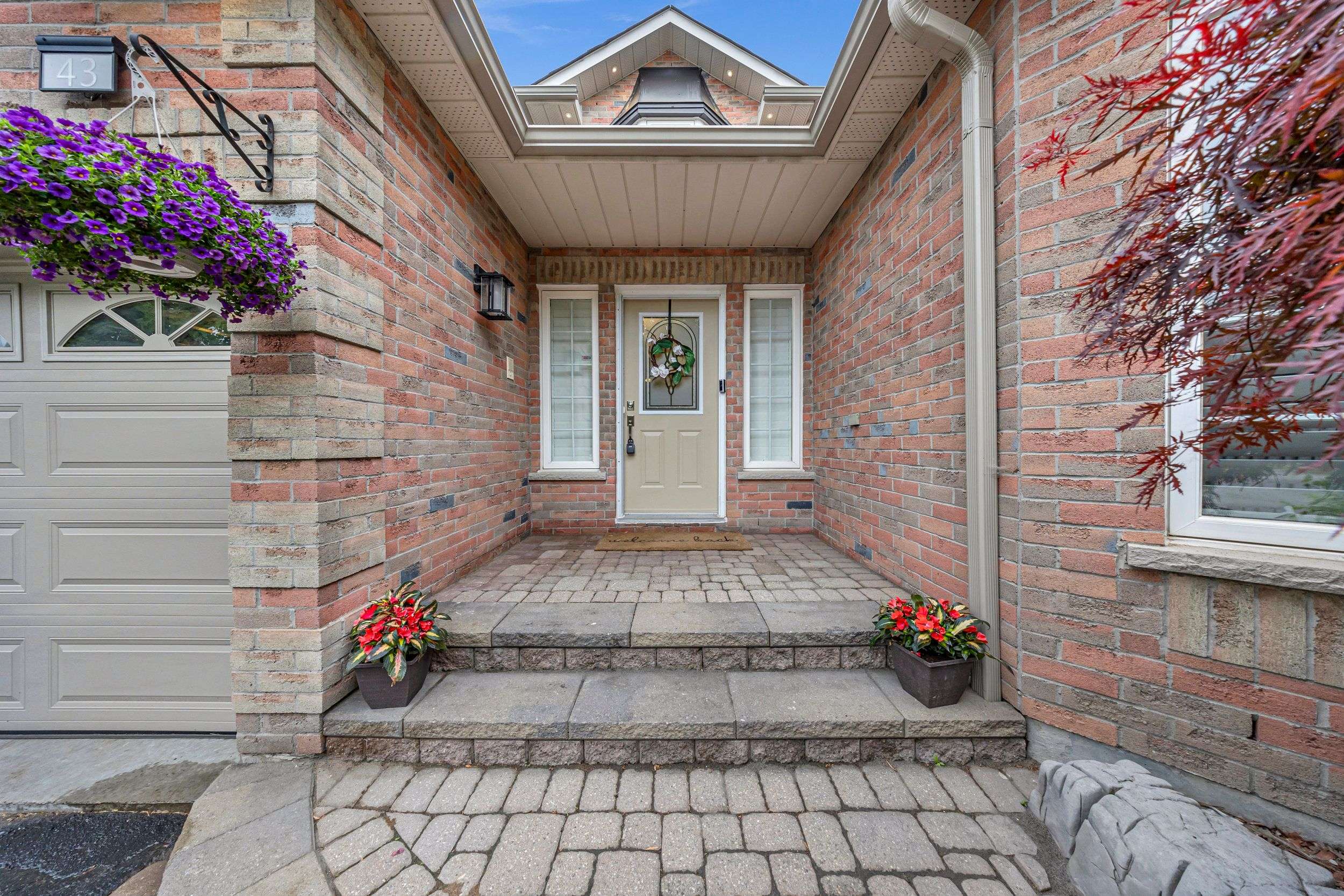 Whitby, ON L1P 1L5,43 Allayden DR