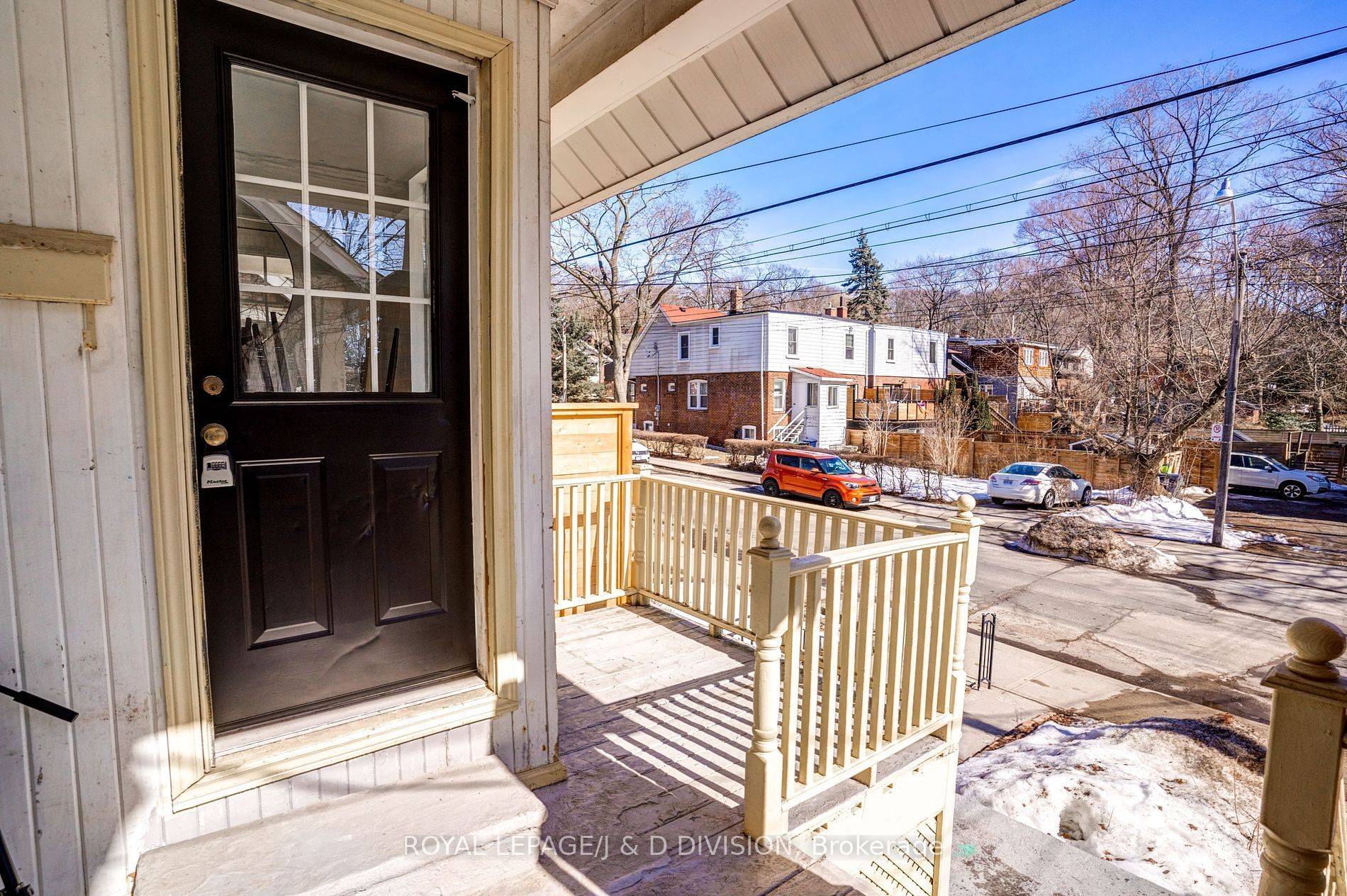 Toronto E02, ON M4E 2M1,94 Brookside DR