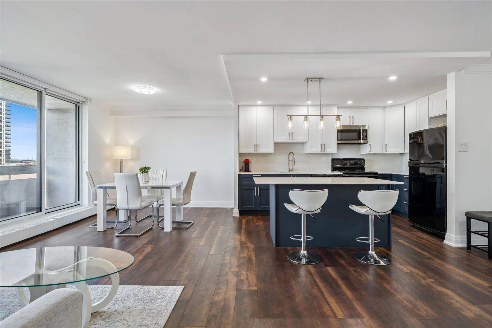 Pickering, ON L1W 2Z3,1210 Radom ST #701