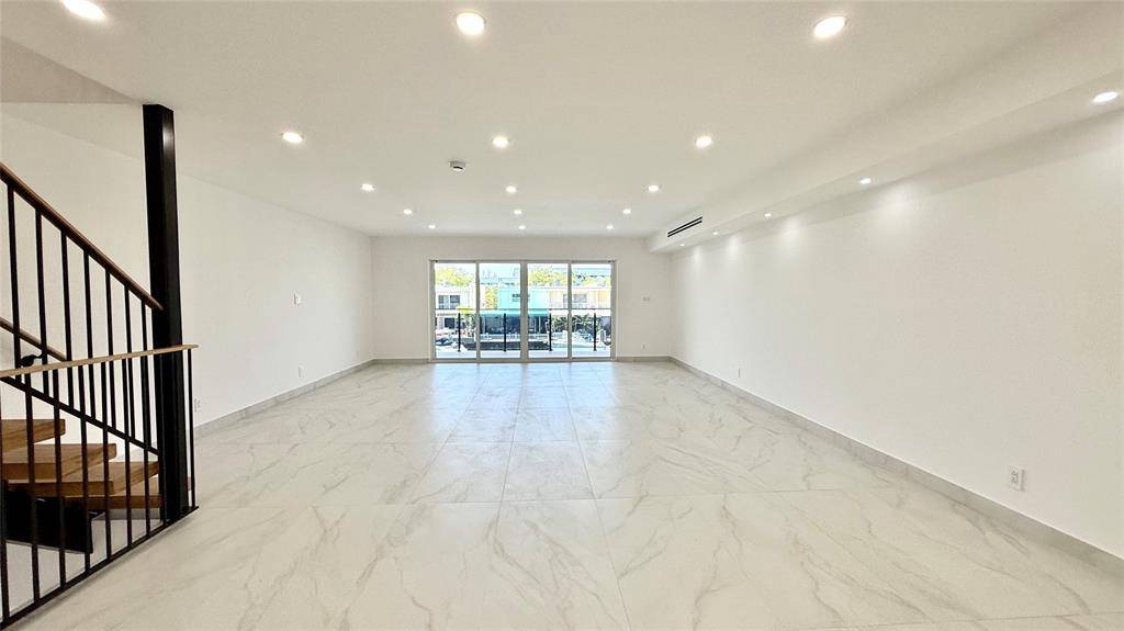 North Miami Beach, FL 33160,[StreetName,UnitNumber,StreetNumber,StreetDirPrefix]