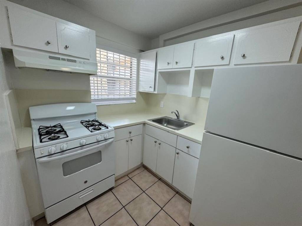 North Miami Beach, FL 33181,[StreetName,UnitNumber,StreetNumber,StreetDirPrefix]
