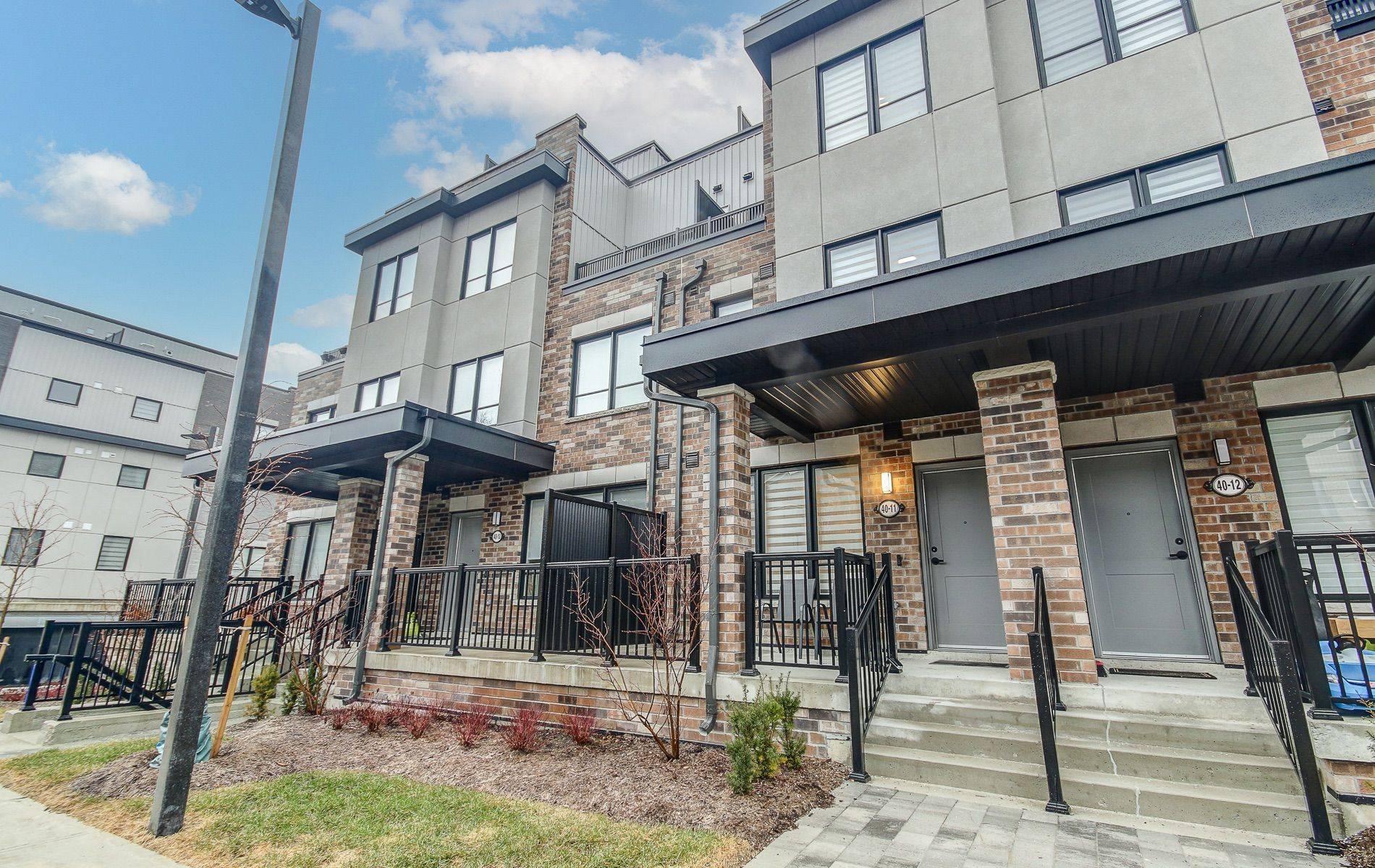 Bradford West Gwillimbury, ON L3Z 4M4,40 Baynes WAY #11