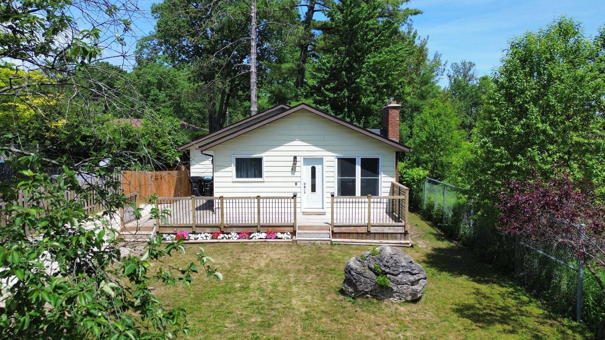 43 ELM DR, Wasaga Beach, ON L9Z 2L3
