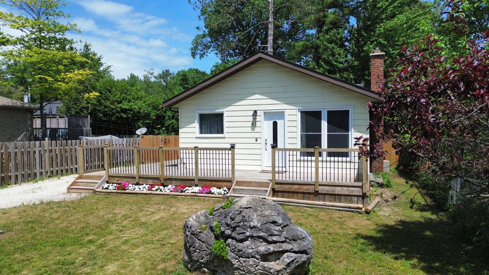 Wasaga Beach, ON L9Z 2L3,43 ELM DR