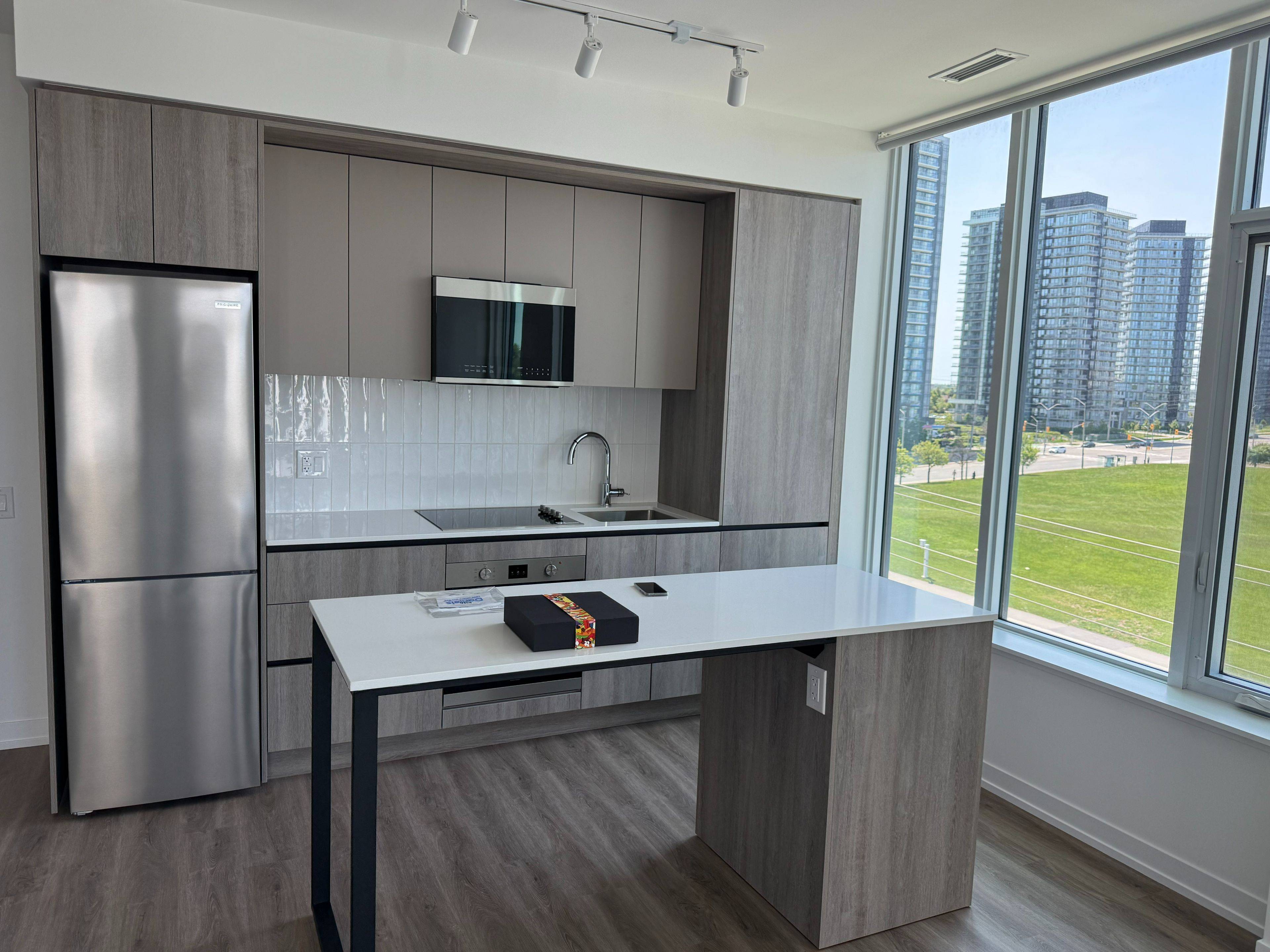 Mississauga, ON L5M 2T1,2485 Eglinton AVE W #803
