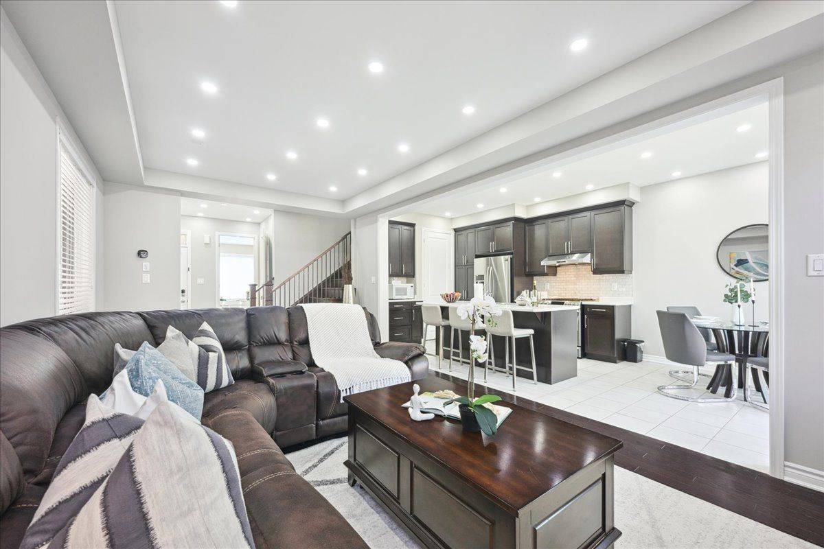 1335 Rose WAY, Milton, ON L9E 1M5