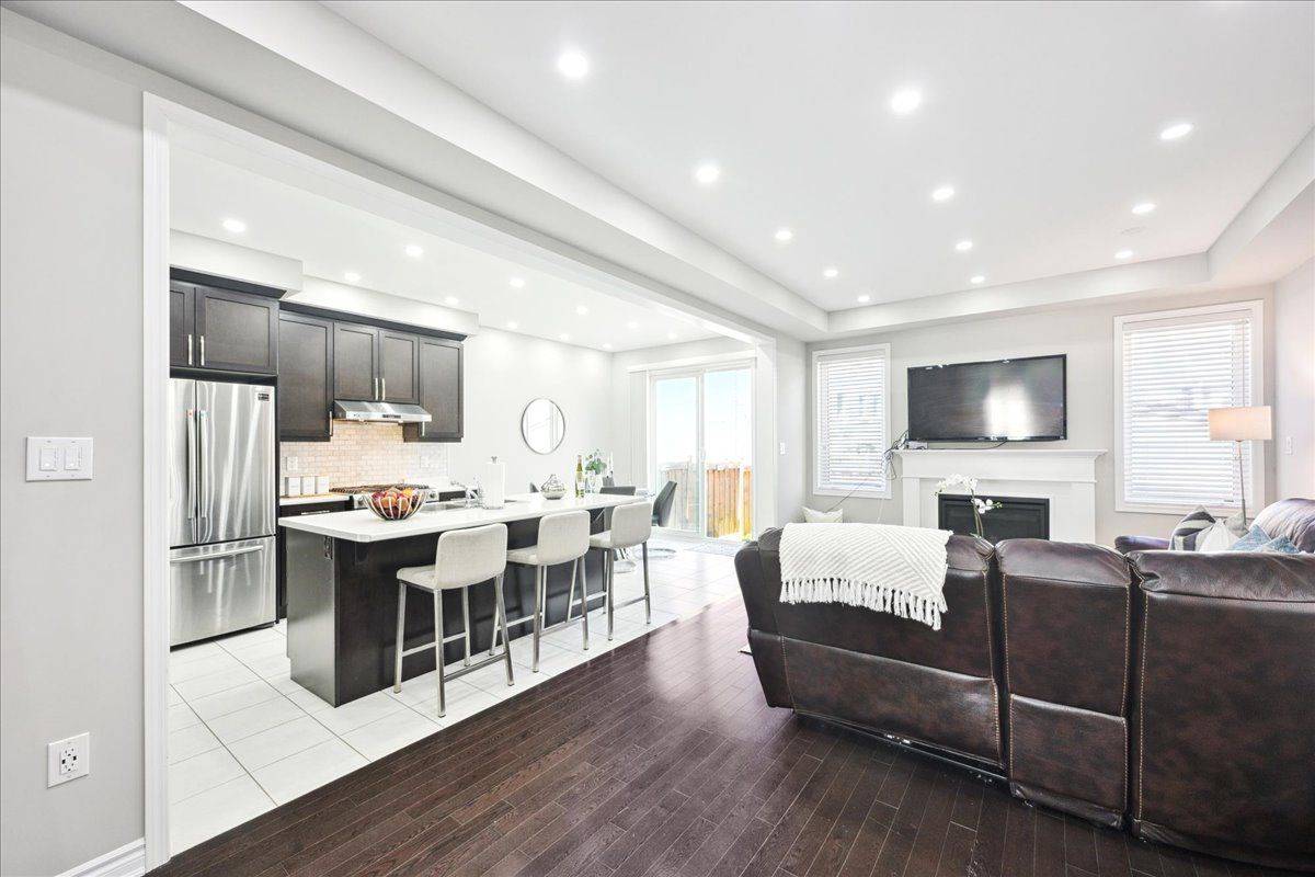 Milton, ON L9E 1M5,1335 Rose WAY