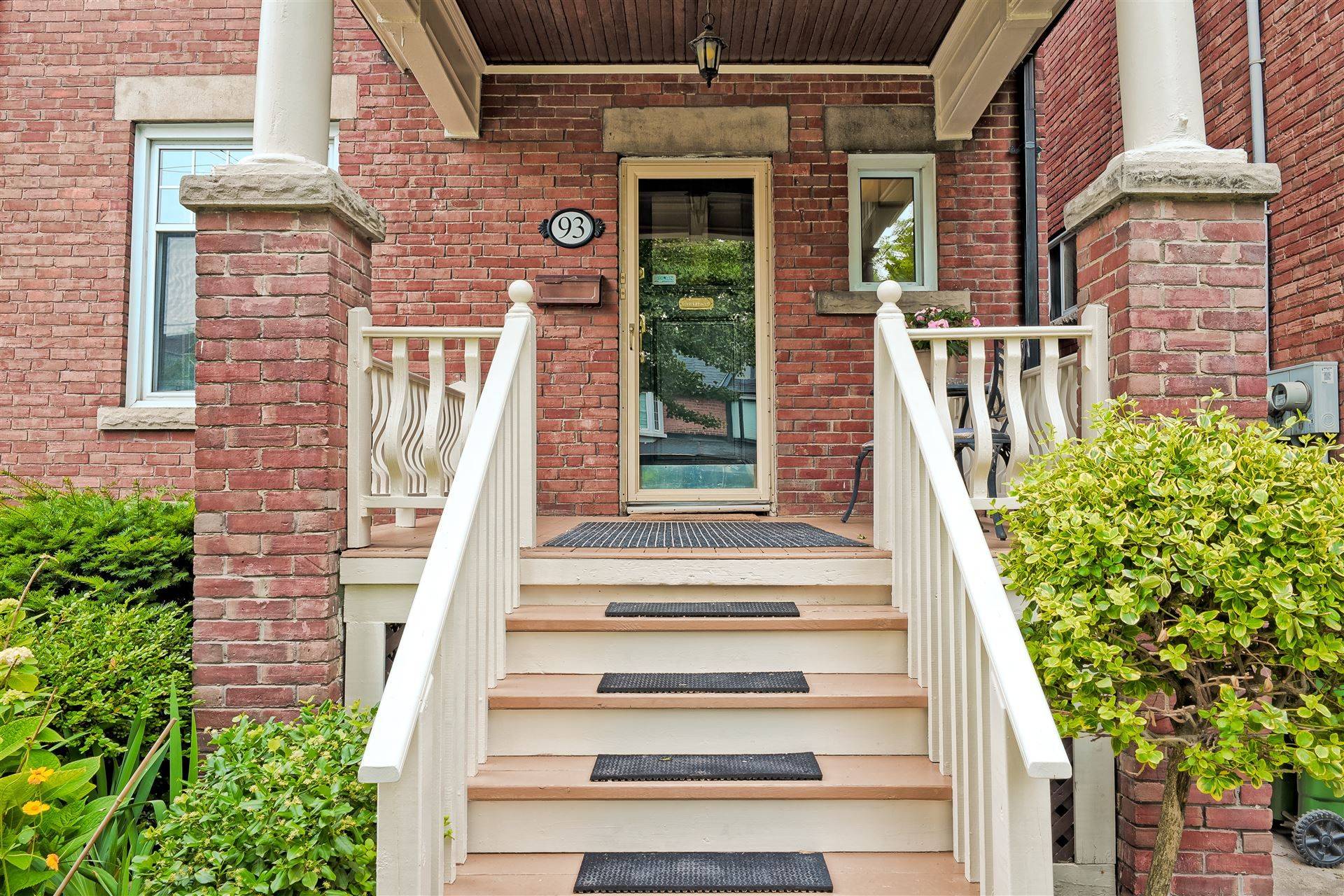 Toronto W02, ON M6P 2N3,93 Medland CRES