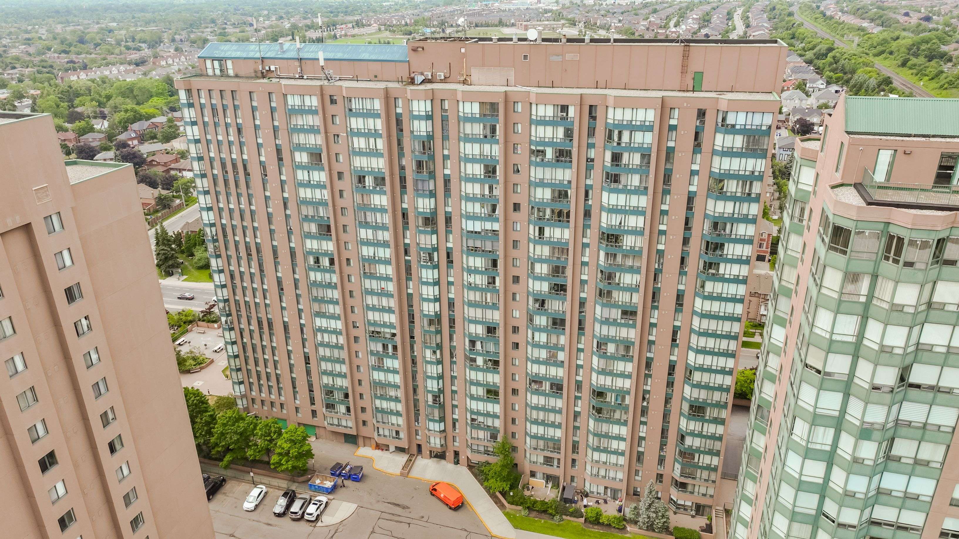 155 Hillcrest AVE #815, Mississauga, ON L5B 3Z2