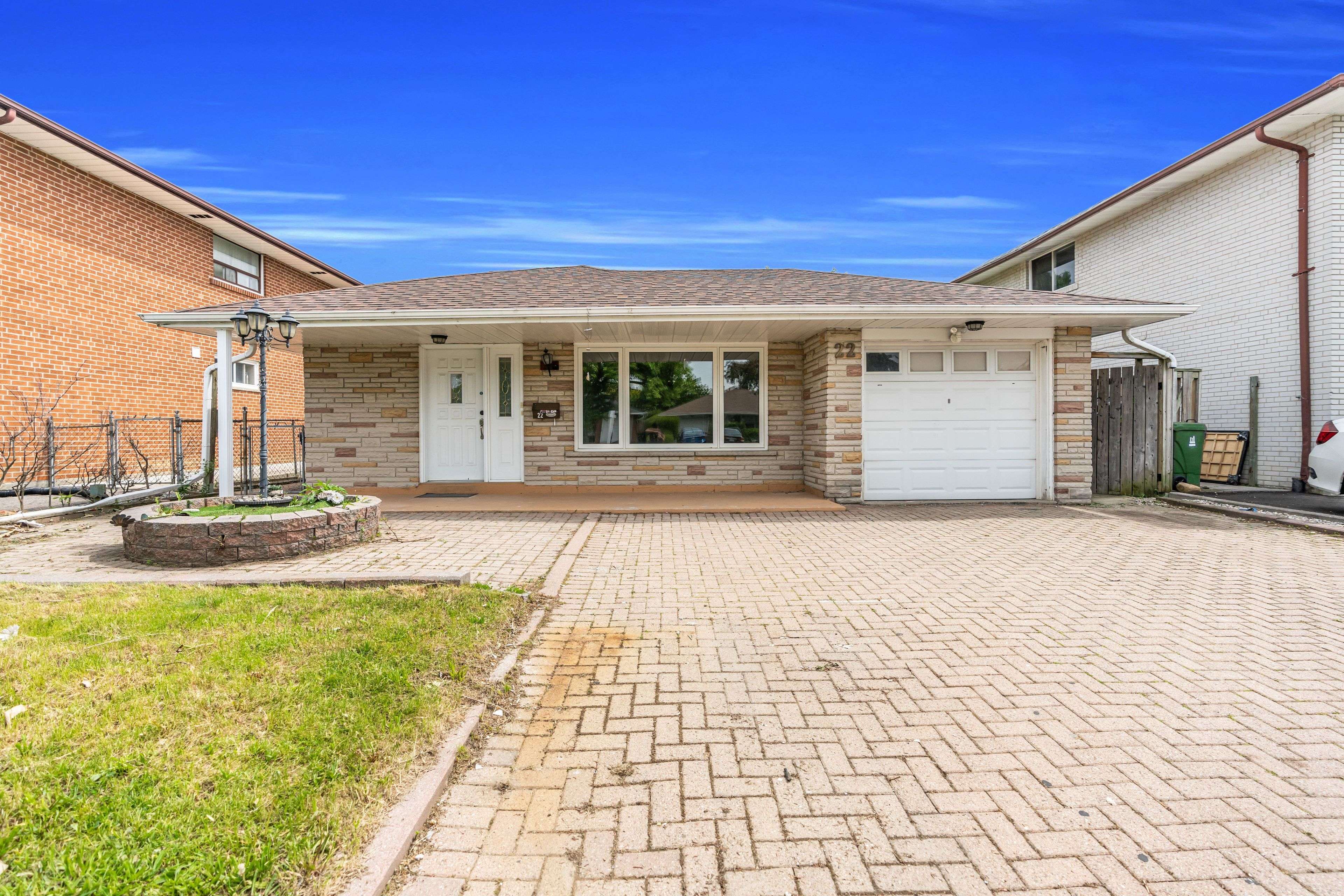 Toronto W10, ON M9V 3N7,22 Vange CRES