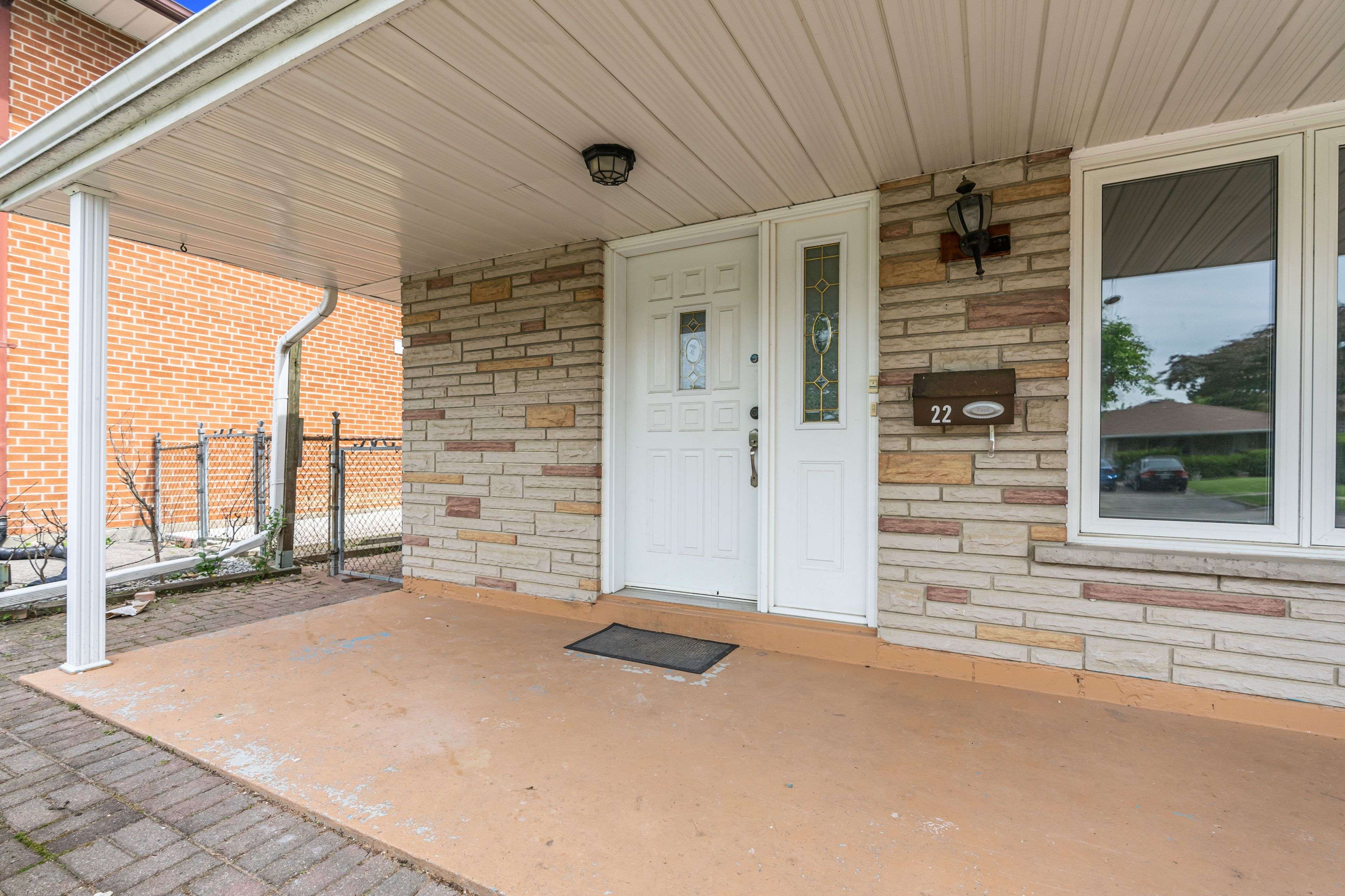 Toronto W10, ON M9V 3N7,22 Vange CRES