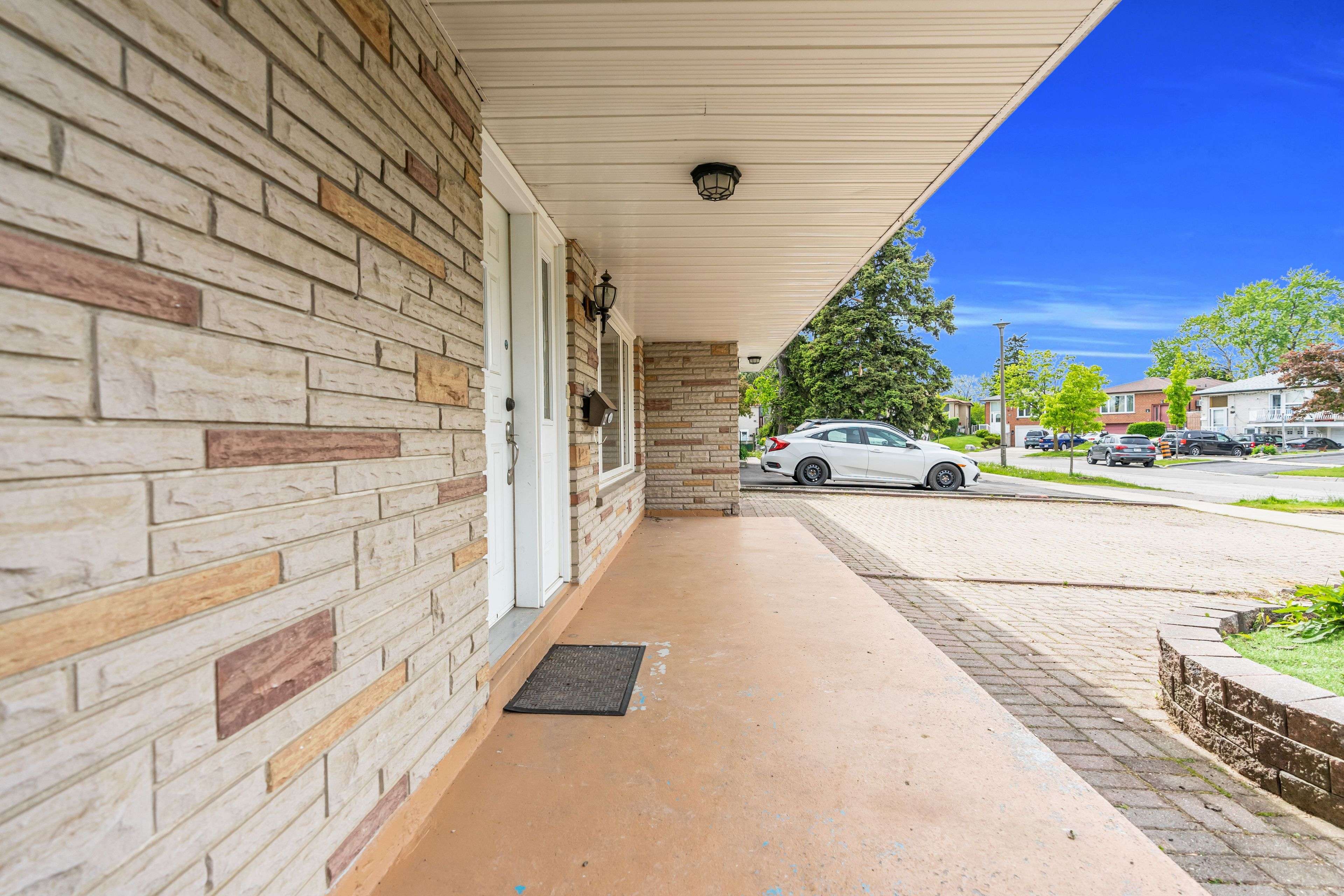 Toronto W10, ON M9V 3N7,22 Vange CRES