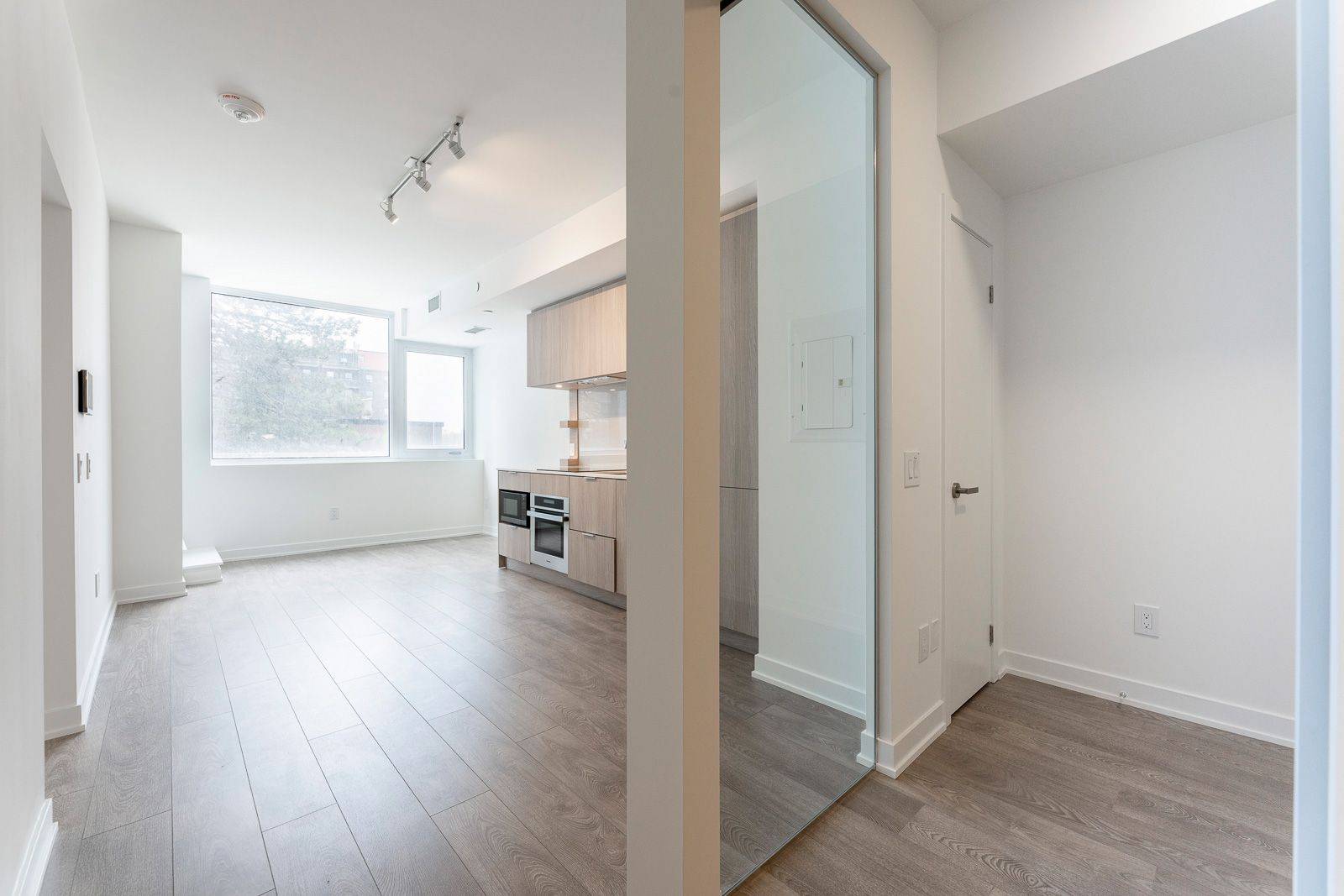 Mississauga, ON M3C 0H5,28 Ann ST #215