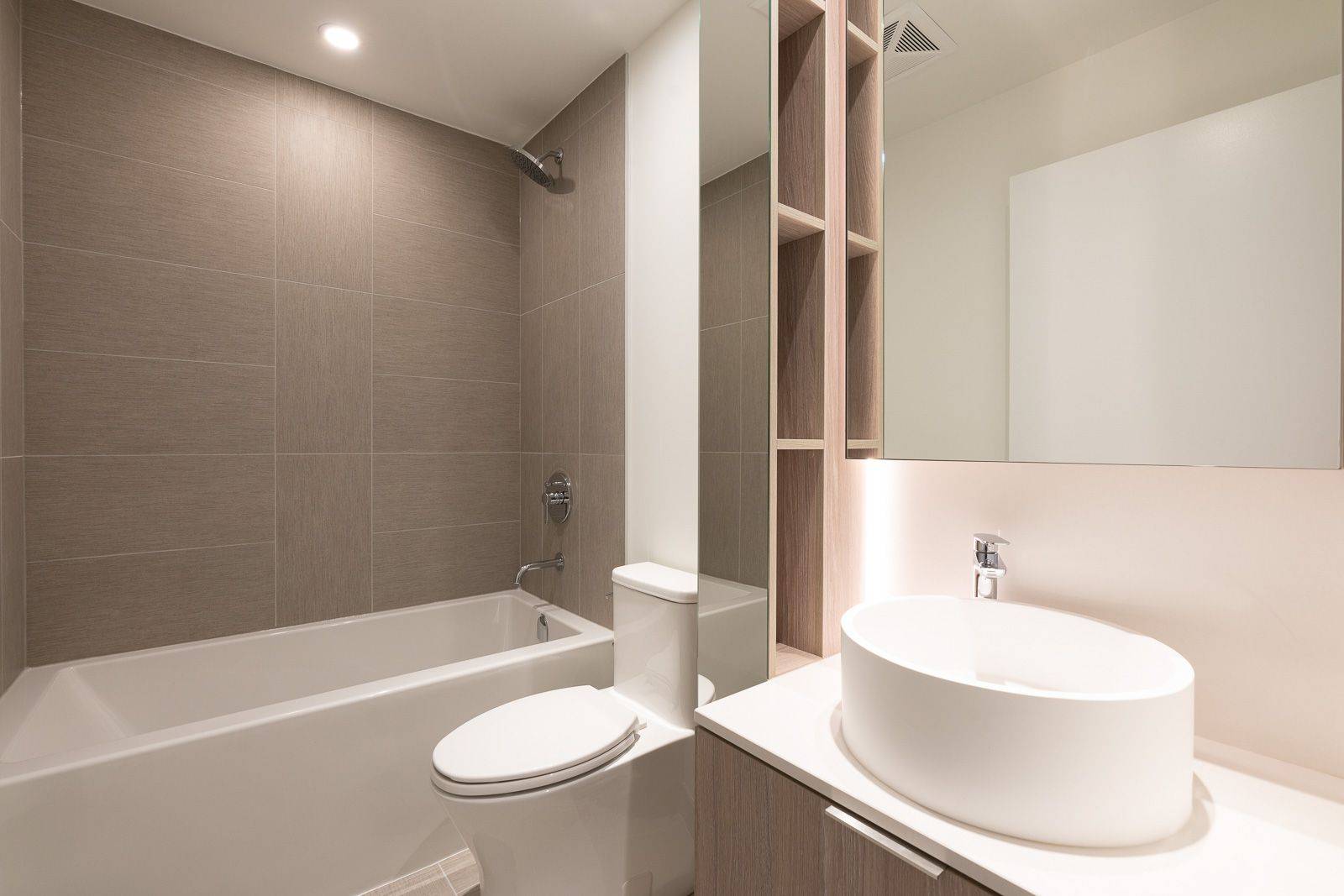 Mississauga, ON M3C 0H5,28 Ann ST #215