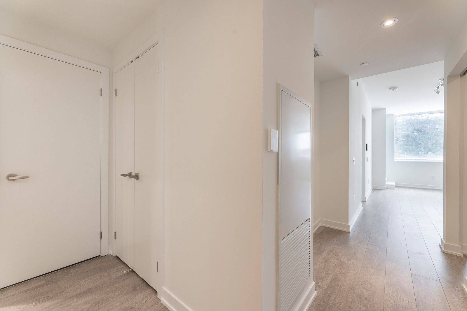 Mississauga, ON M3C 0H5,28 Ann ST #215