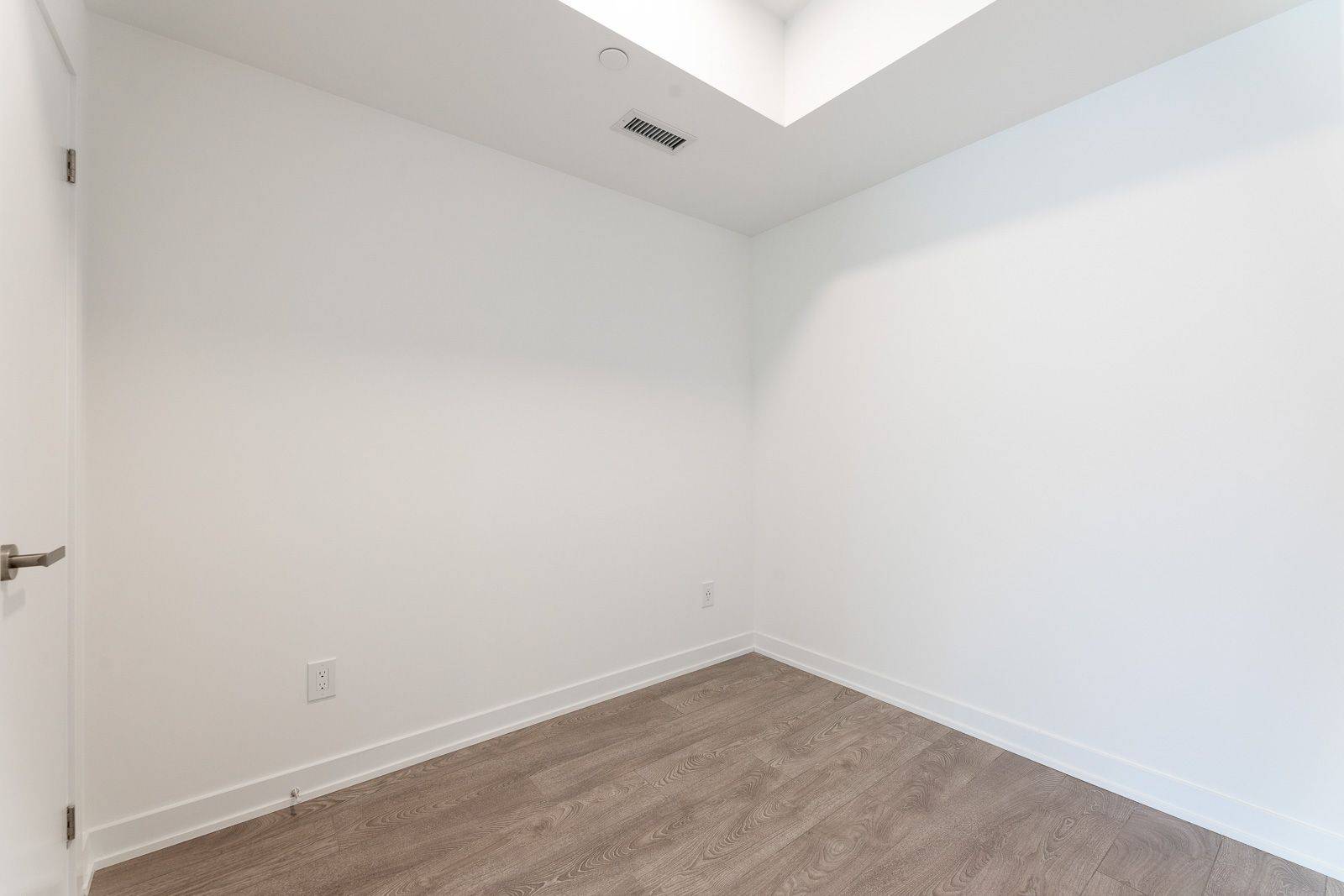 Mississauga, ON M3C 0H5,28 Ann ST #215