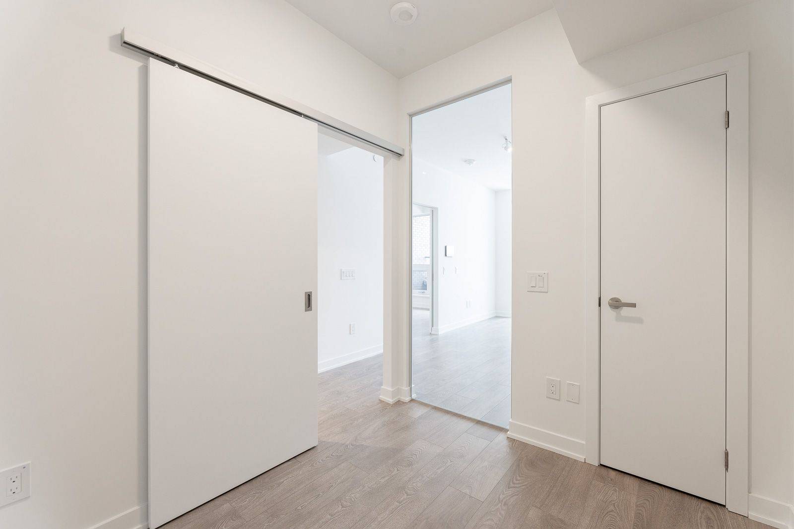 Mississauga, ON M3C 0H5,28 Ann ST #215