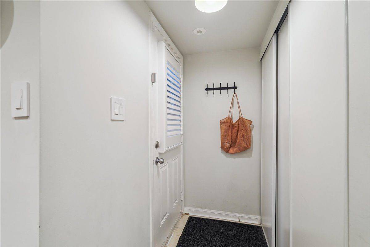 Toronto W01, ON M6K 1X2,18 Laidlaw ST #1016