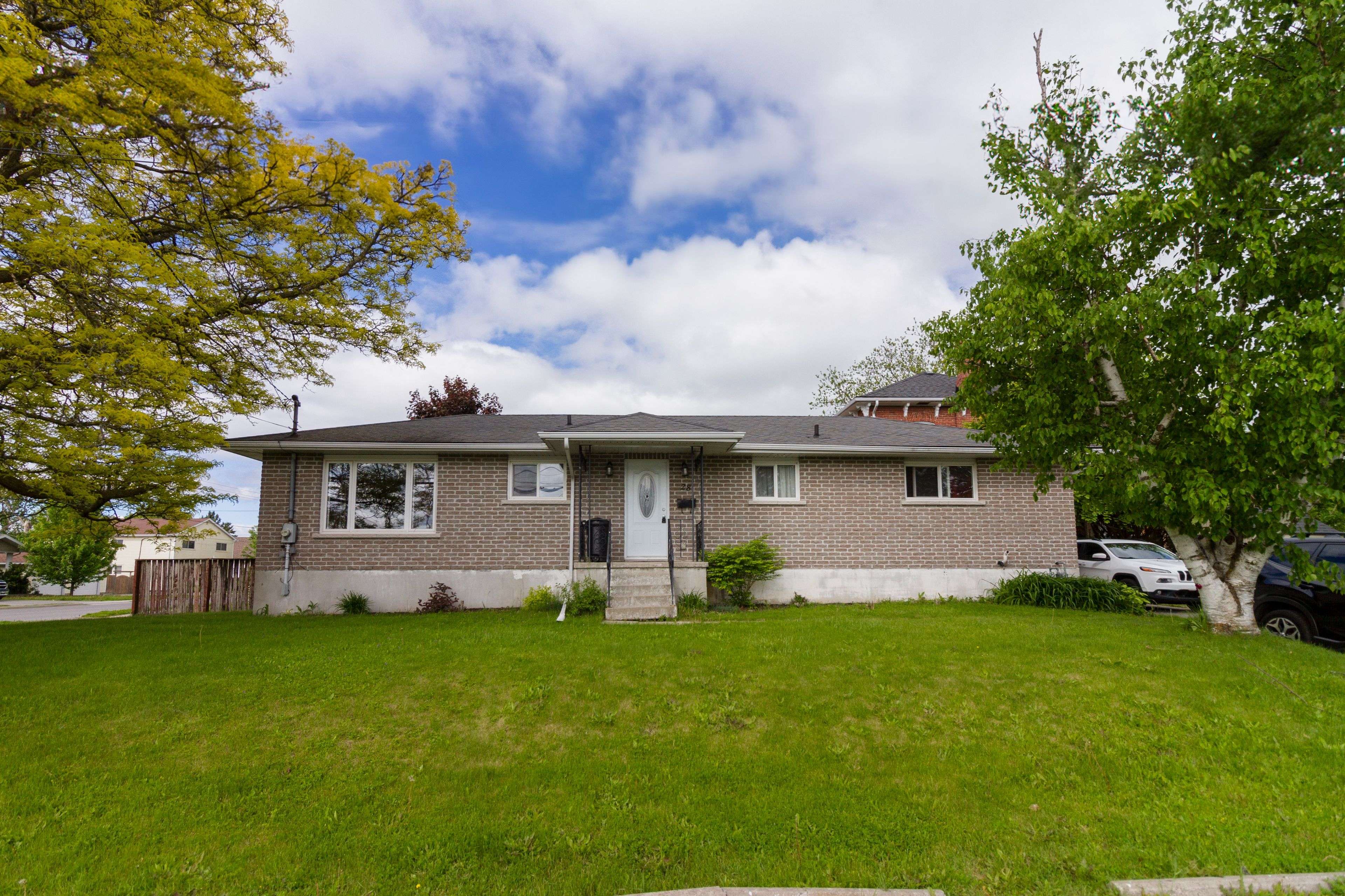 28 Prince Of Wales DR, Belleville, ON K8P 2T7