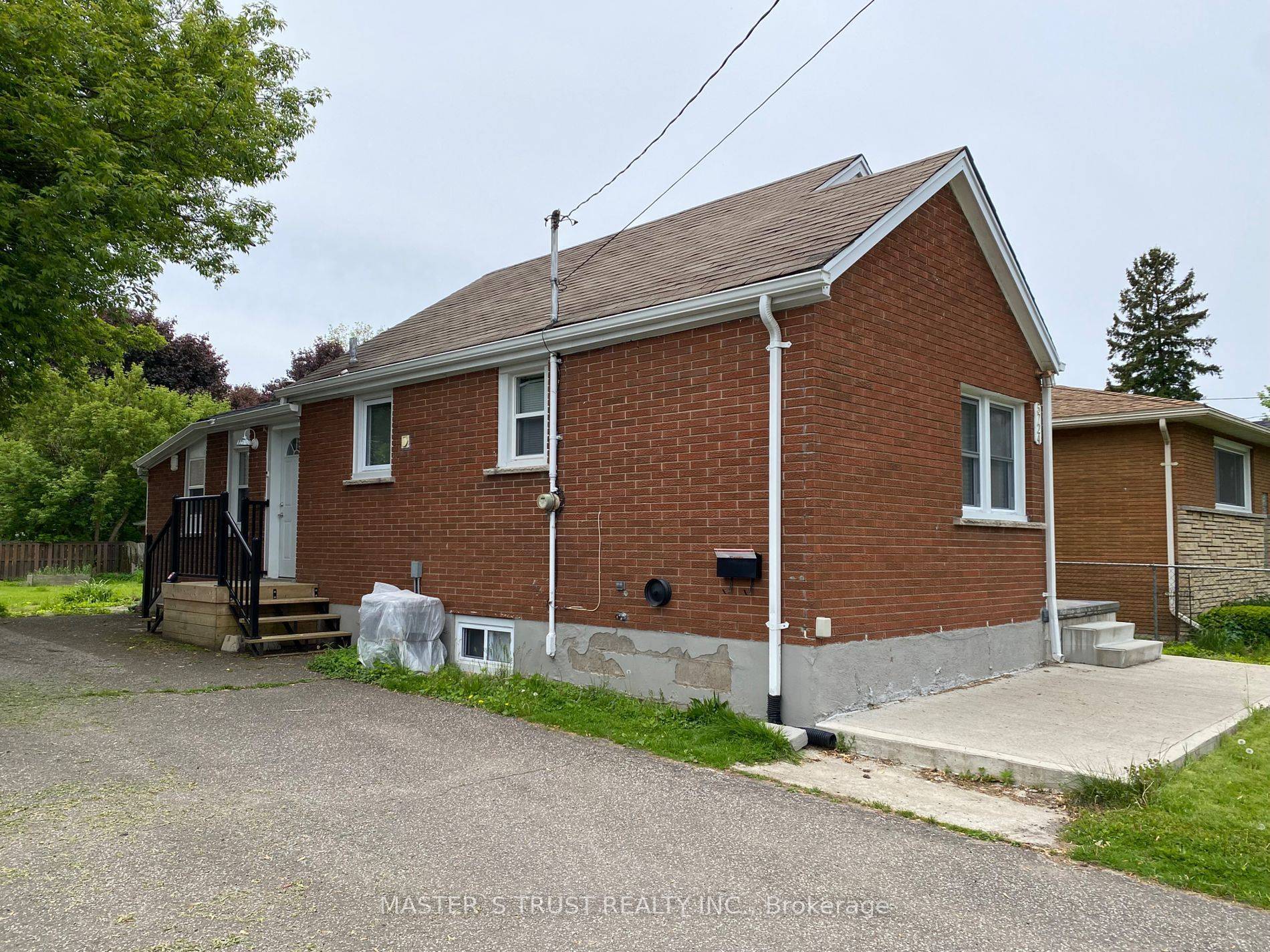 Niagara Falls, ON L2E 3C1,5724 Arthur ST