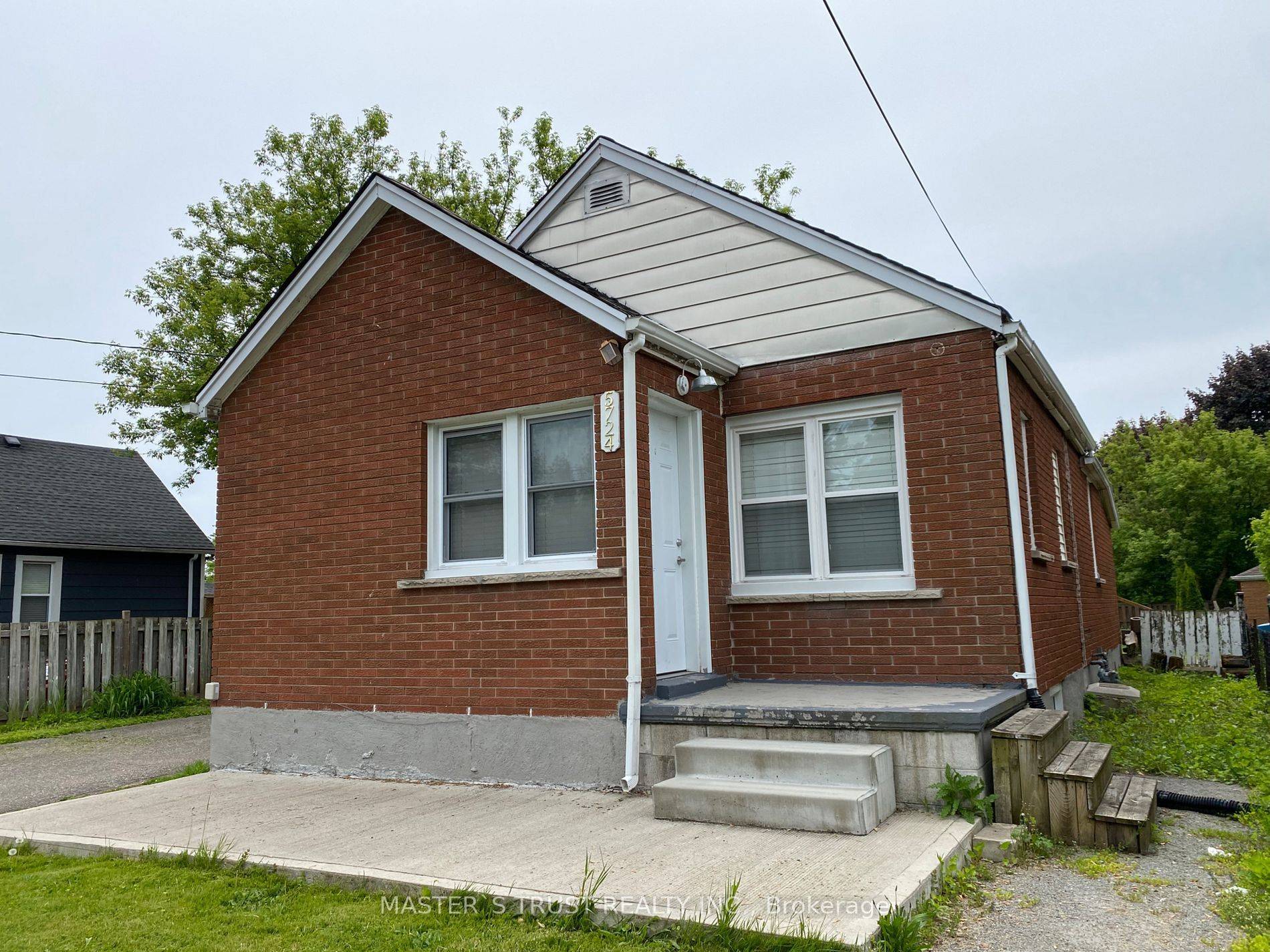 Niagara Falls, ON L2E 3C1,5724 Arthur ST
