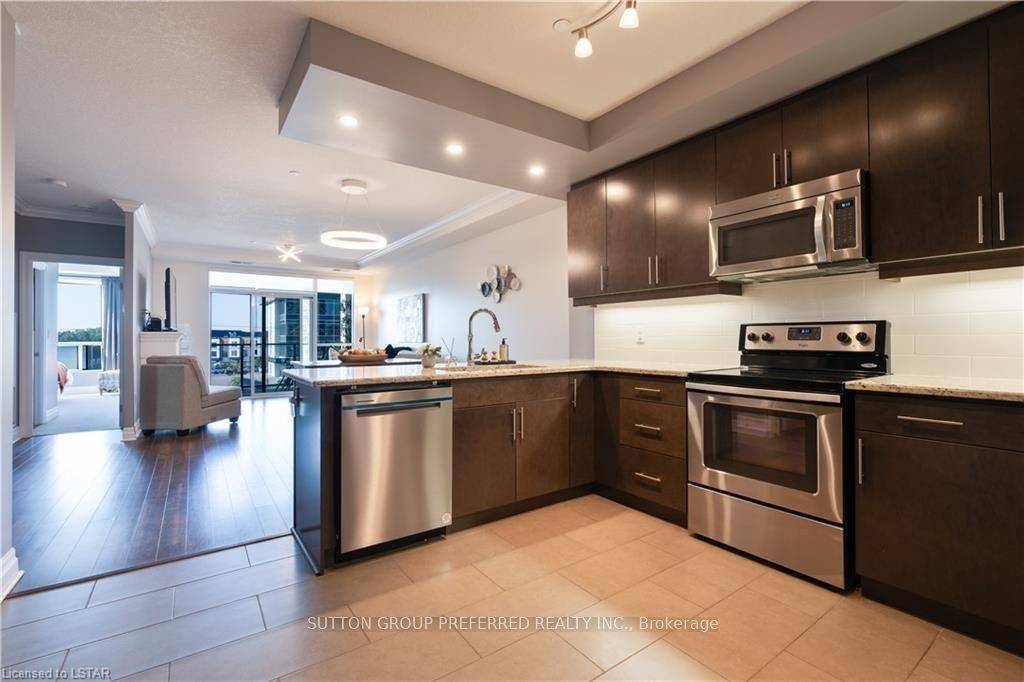 London North, ON N6G 0W6,260 Villagewalk BLVD #308