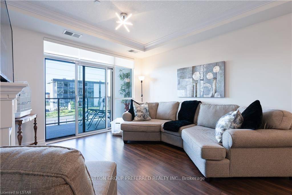 London North, ON N6G 0W6,260 Villagewalk BLVD #308