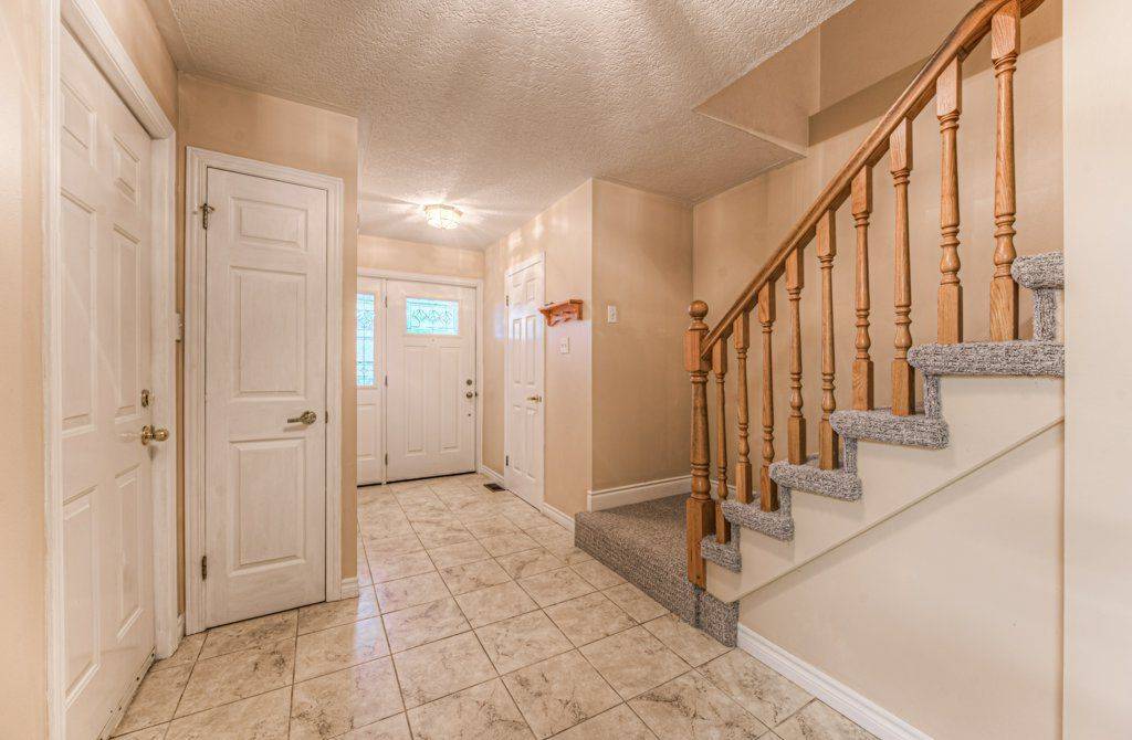 Kitchener, ON N2N 3C2,44 Northmanor CRES