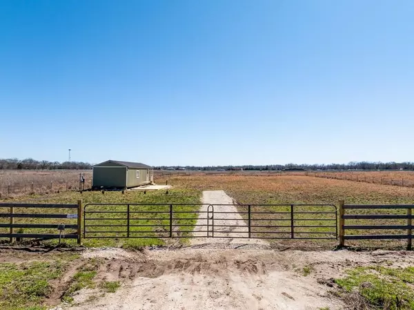 Kerens, TX 75144,141 NE CR 2190