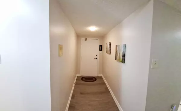 Markham, ON L3T 4T7,60 INVERLOCHY BLVD #1210