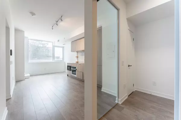 Mississauga, ON M3C 0H5,28 Ann ST #215