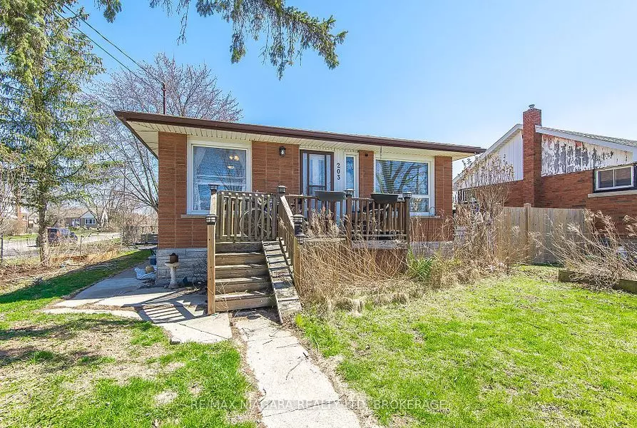203 Kilgour AVE, Welland, ON L3C 2R1