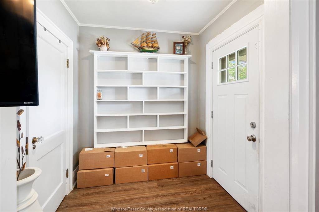 Windsor, ON N8X 3J9,1615 MOY