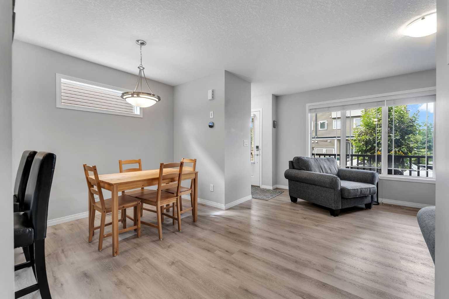 Airdrie, AB T4B 5E5,215 Windford CRES SW