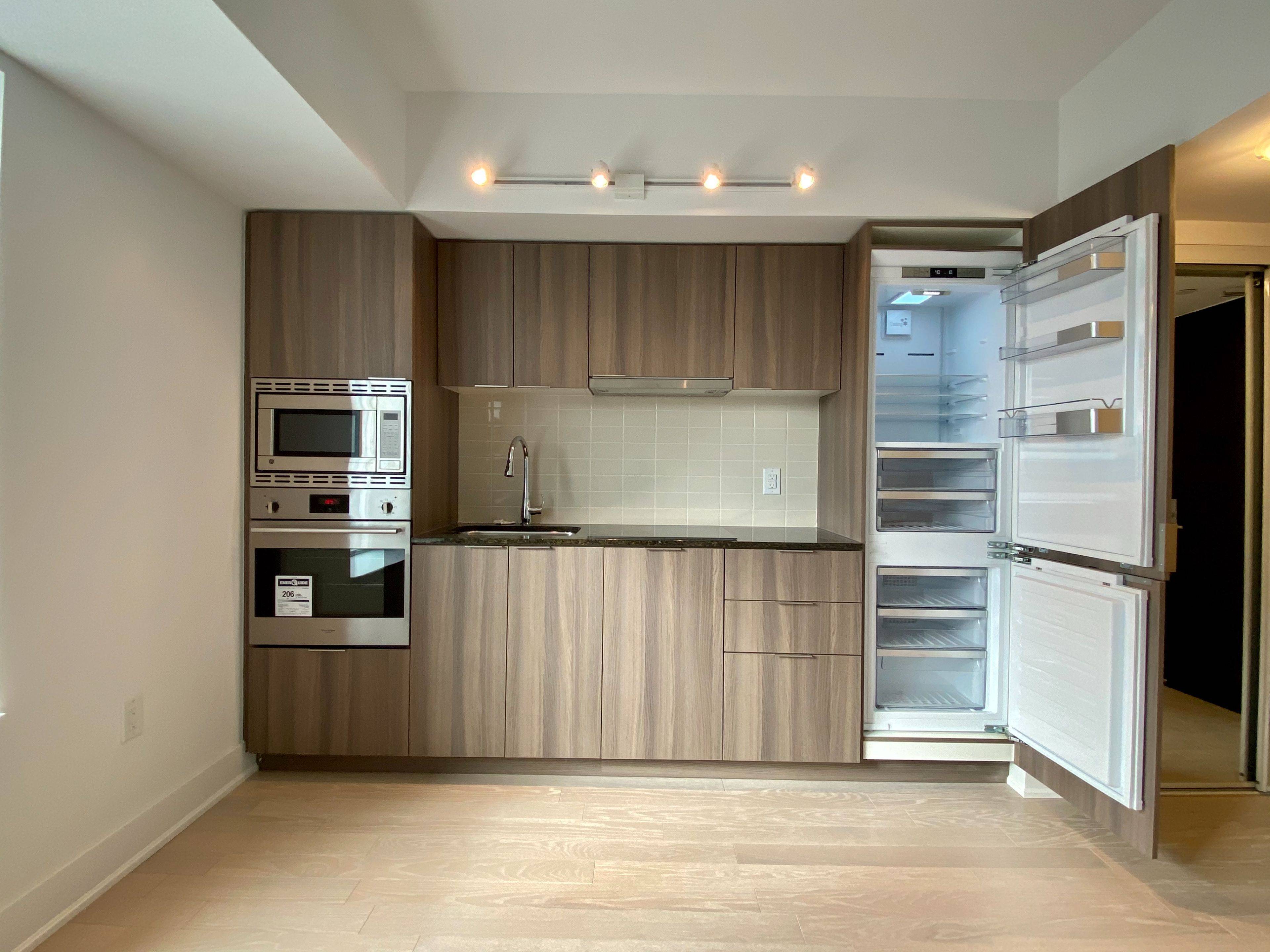 Toronto C01, ON M5S 2A2,955 Bay ST #2706