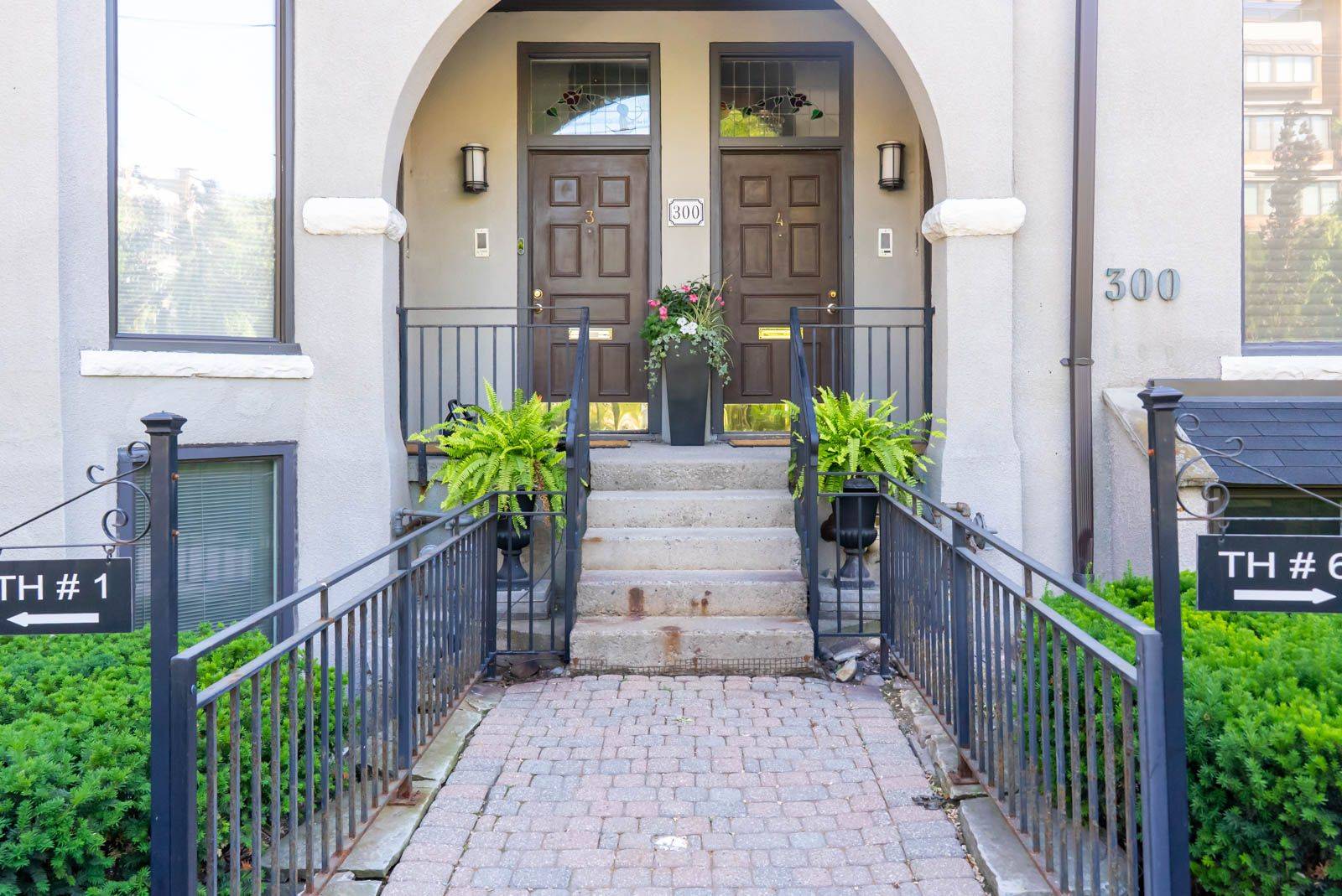 Toronto C02, ON M4V 2H1,300 Avenue RD #5