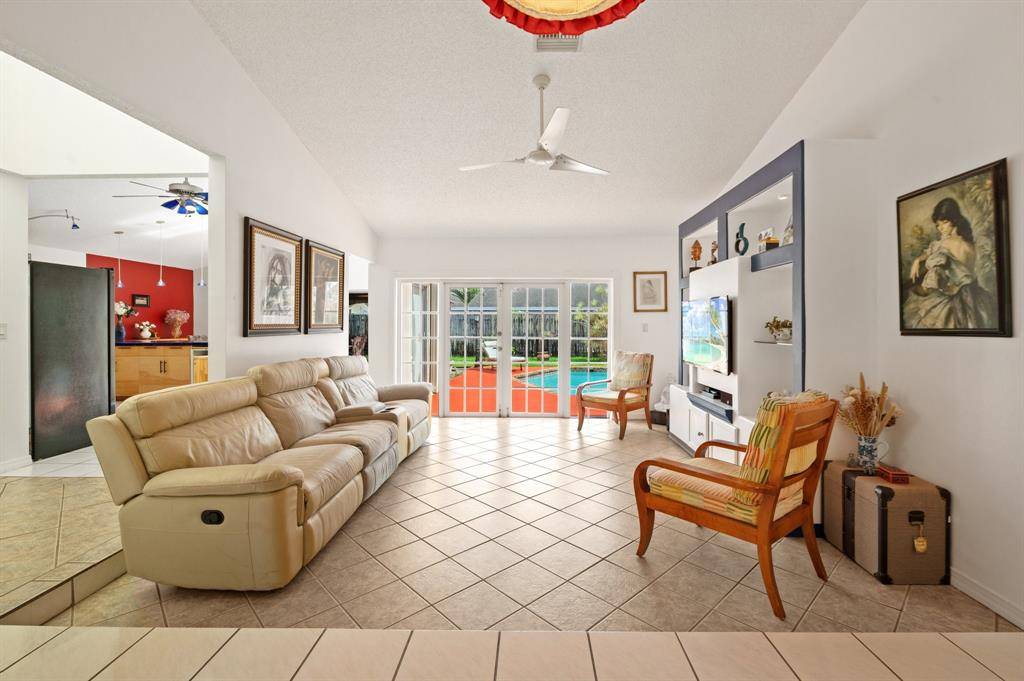 Lauderhill, FL 33351,[StreetName,UnitNumber,StreetNumber,StreetDirPrefix]