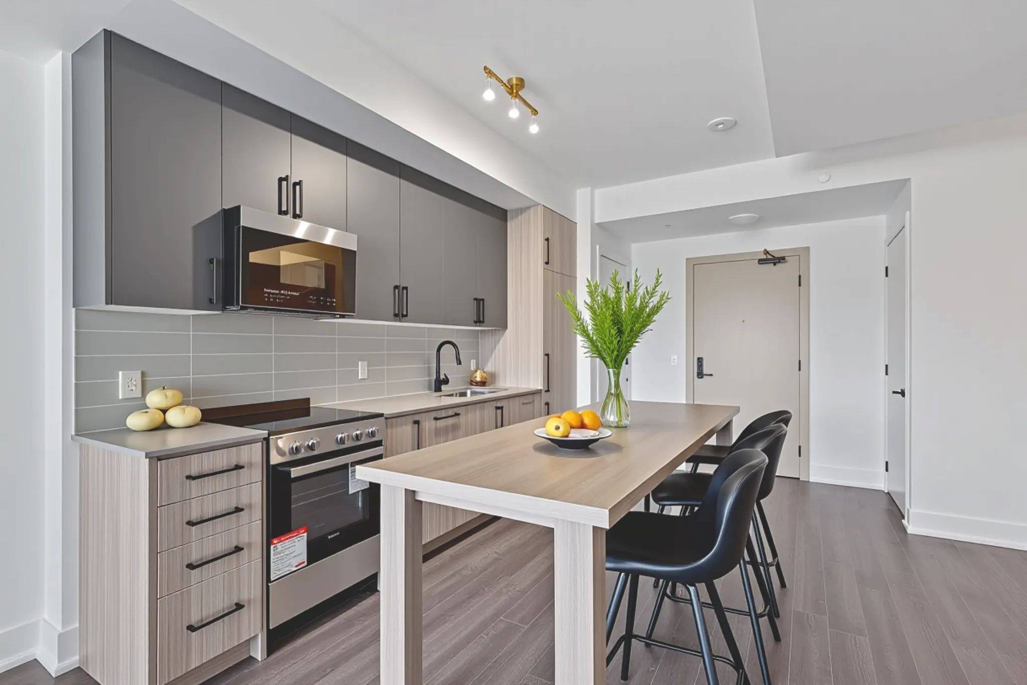 2075 King RD #233, King, ON L7B 0R6